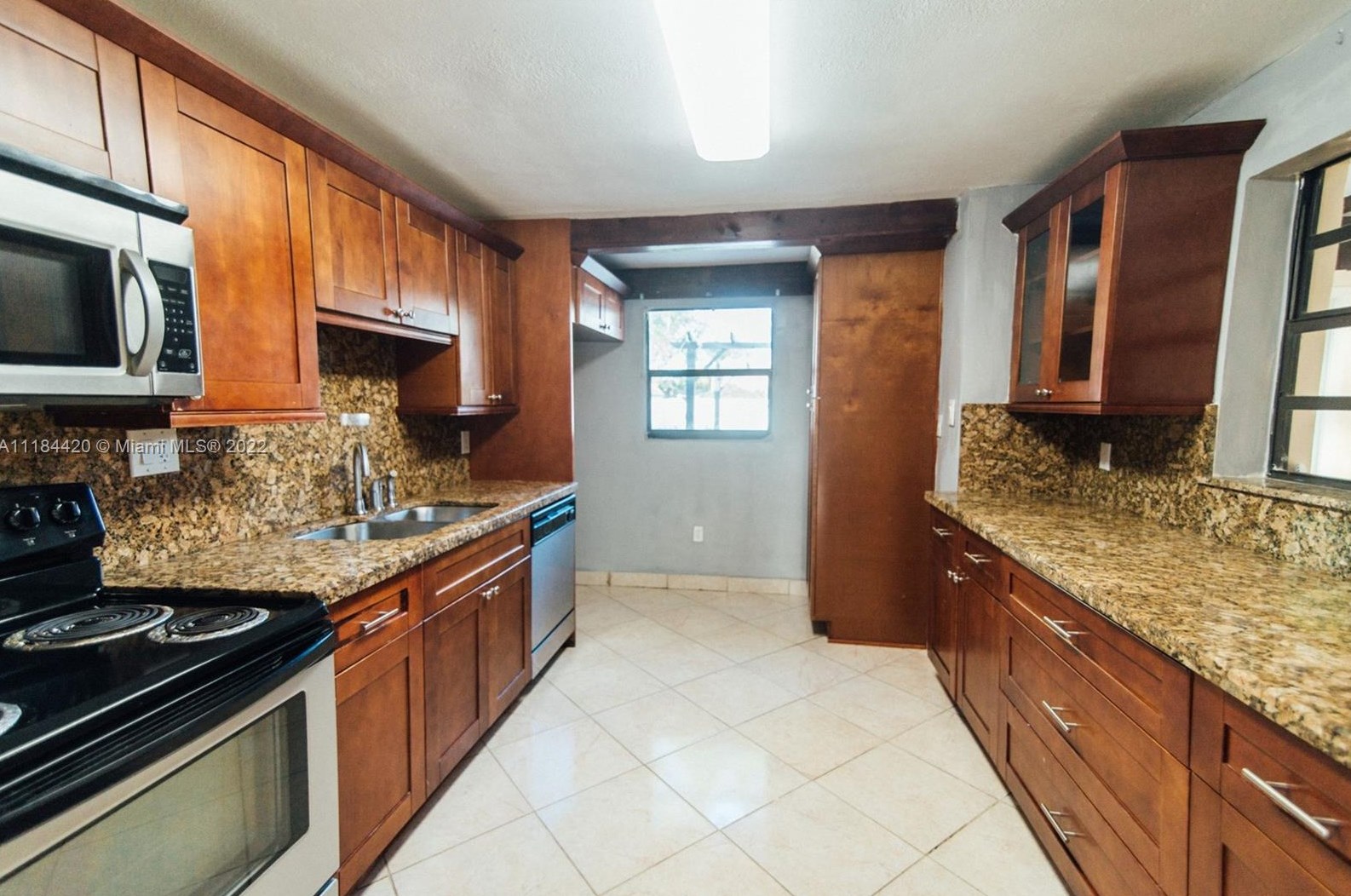 2513 Island Dr, Hollywood FL  33023-4601 exterior