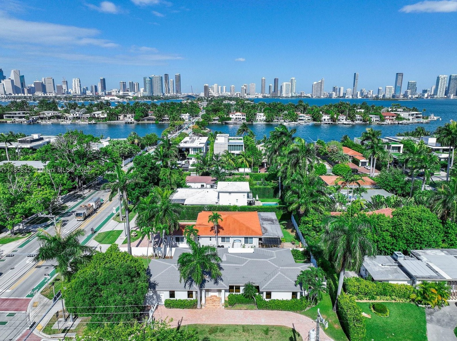 440 Dilido Dr, Miami FL  33139-1272 exterior