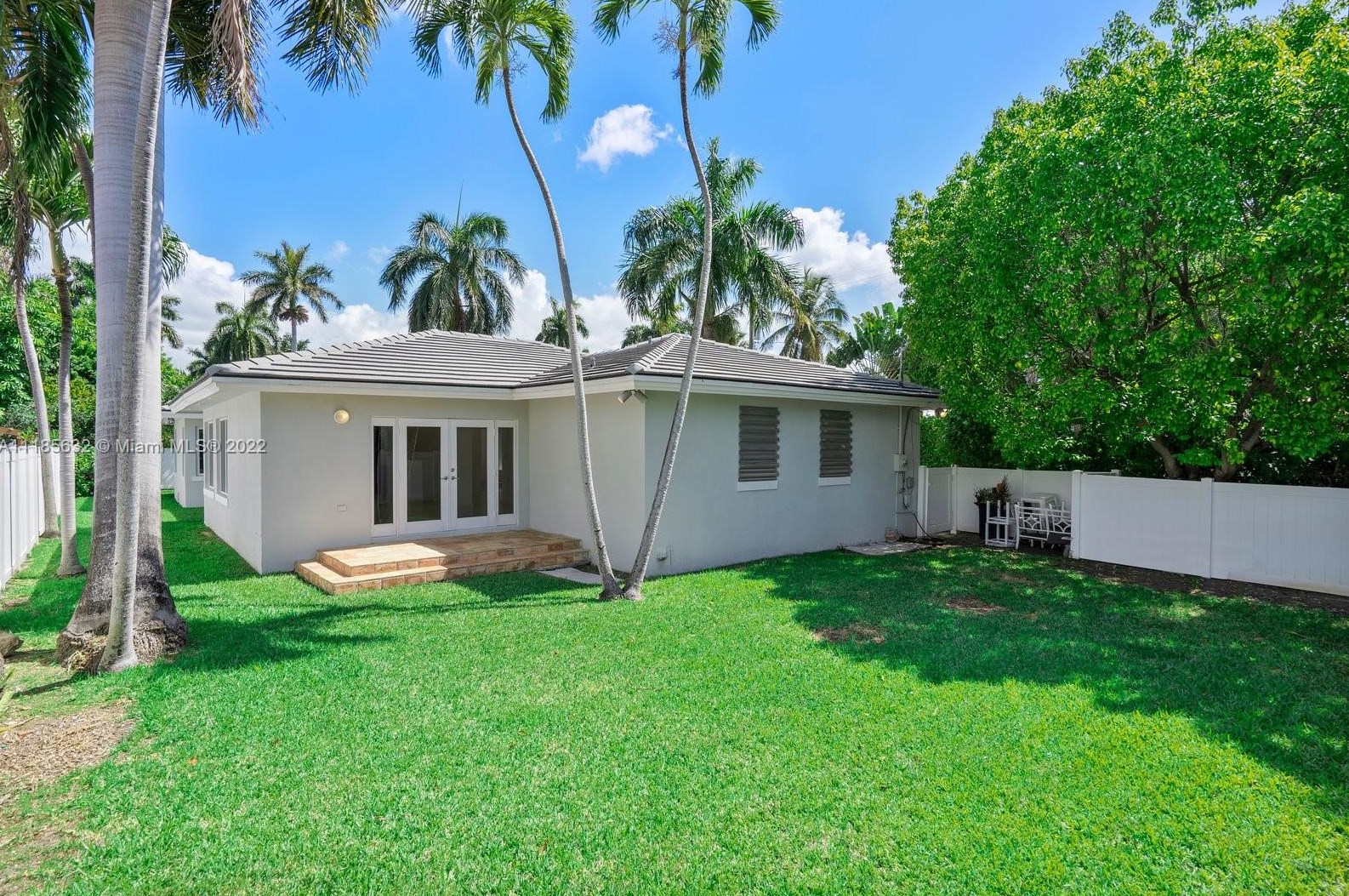 440 Dilido Dr, Miami FL  33139-1272 exterior