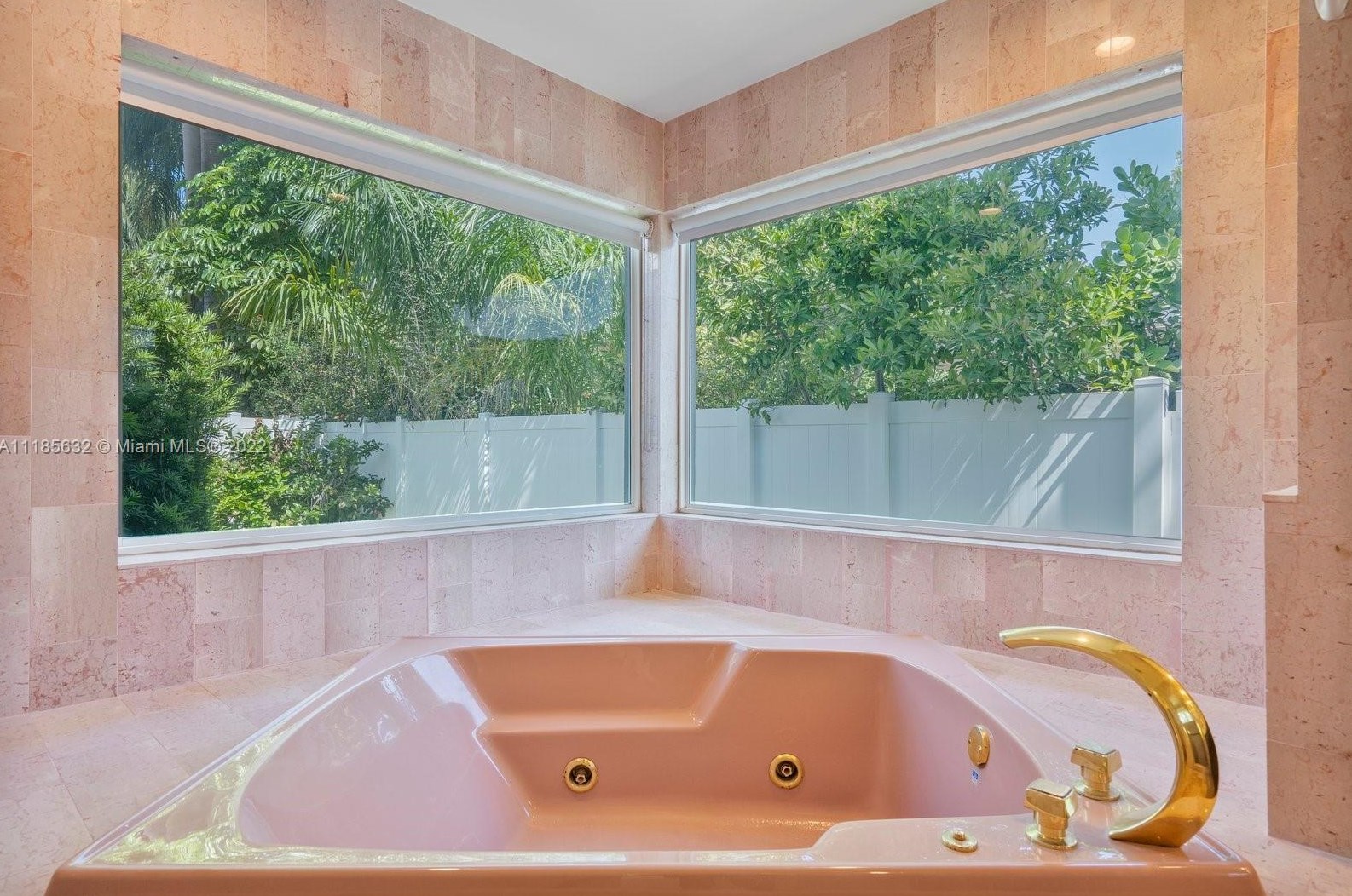 440 Dilido Dr, Miami FL  33139-1272 exterior