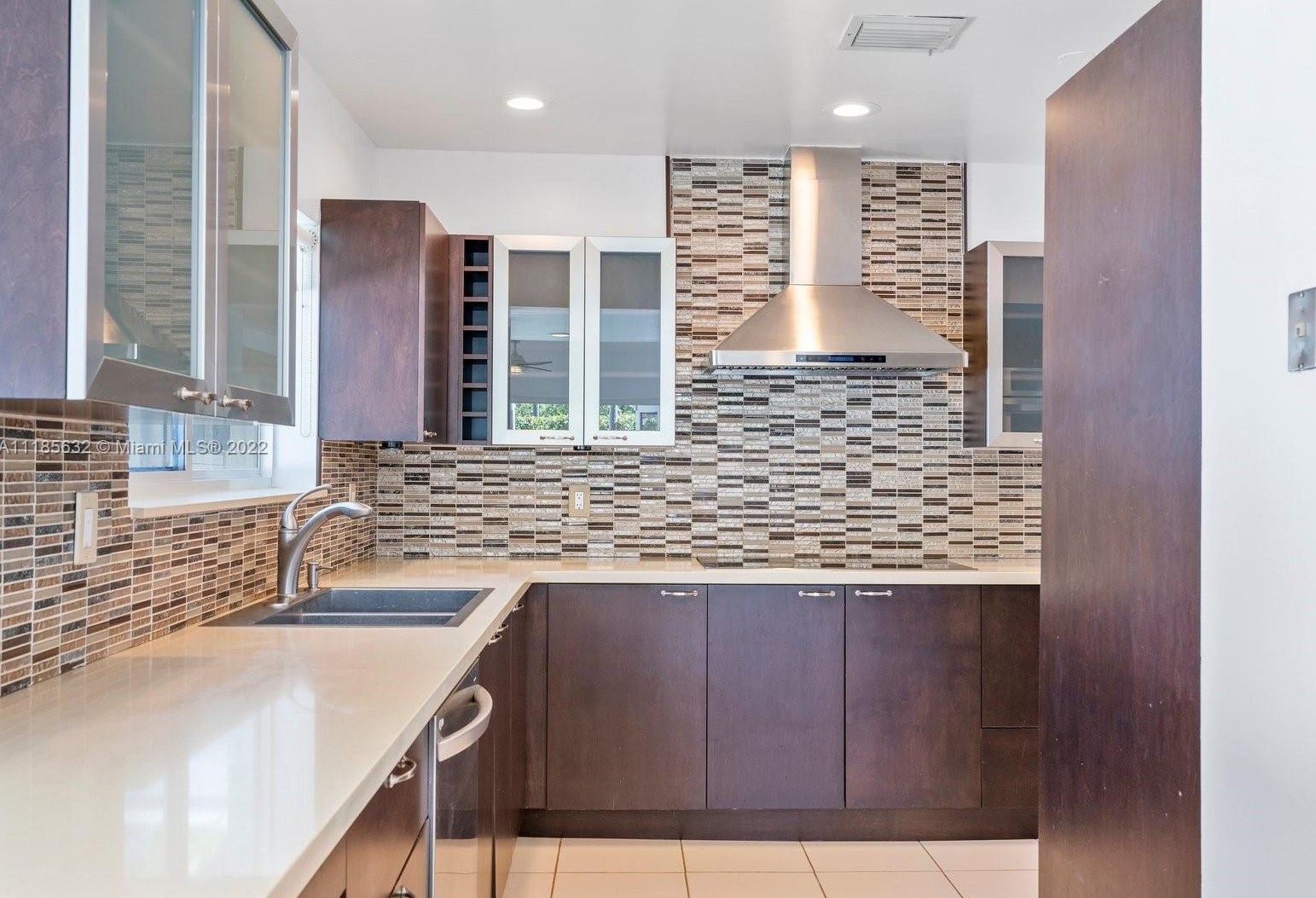 440 Dilido Dr, Miami FL  33139-1272 exterior