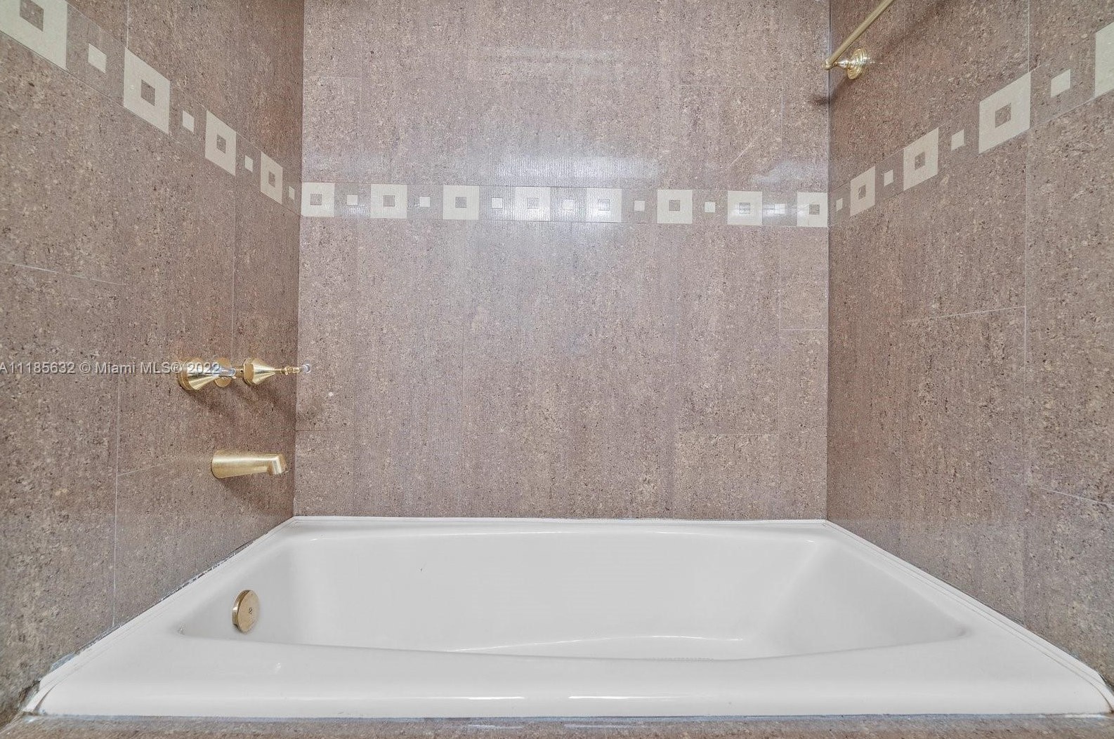 440 Dilido Dr, Miami FL  33139-1272 exterior