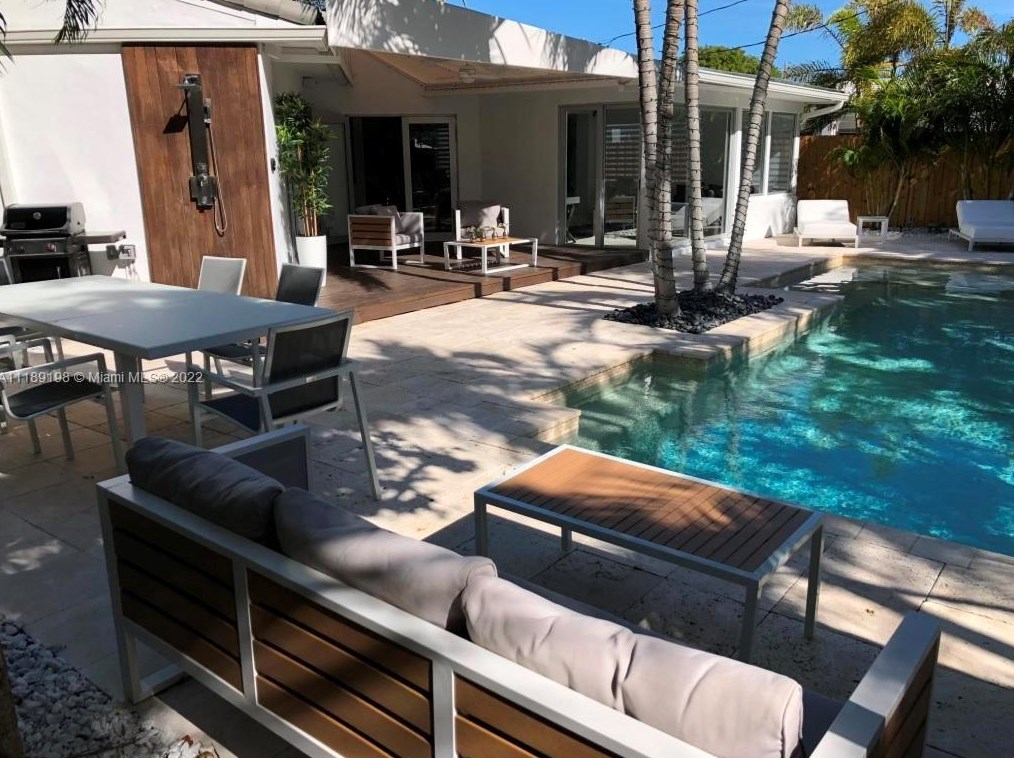 920 Shore Dr, Miami, FL 33141-2440