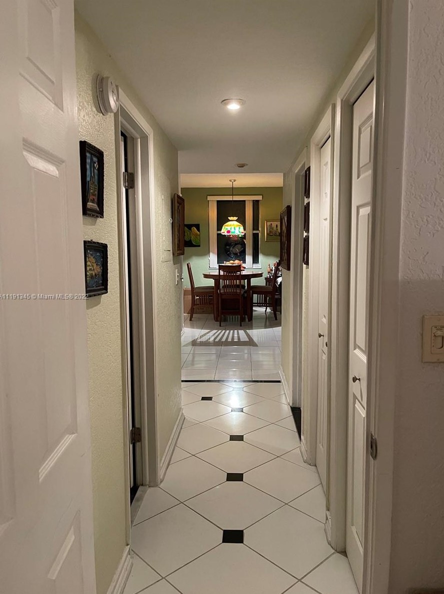 4350 Hillcrest Dr, Hollywood FL  33021-7970 exterior