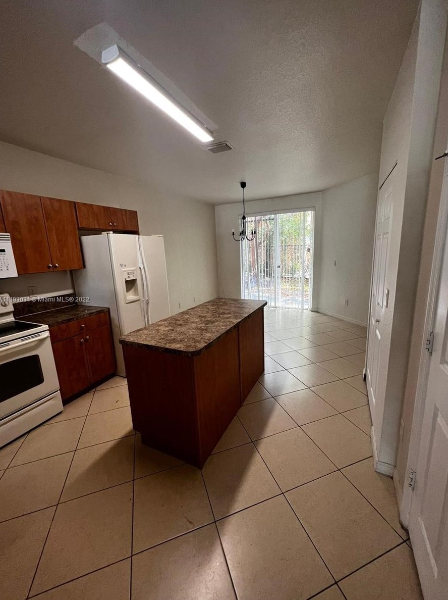 1909 Hibiscus Ln, West Palm Beach, FL 33404-1872