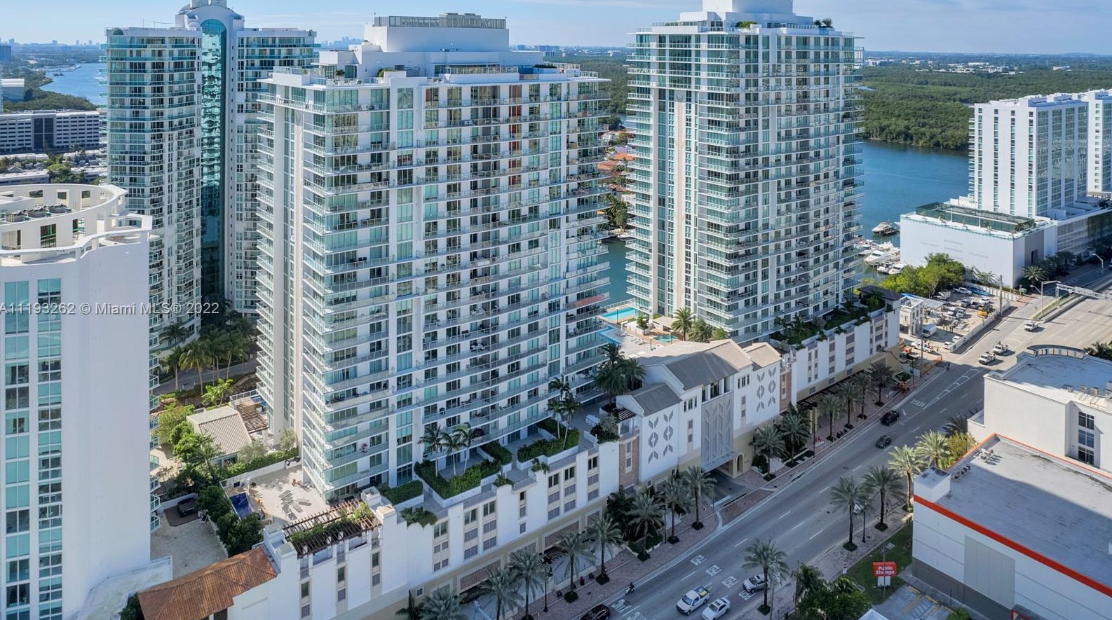 330 Sunny Isles Blvd, Miami FL 33160-4211 exterior