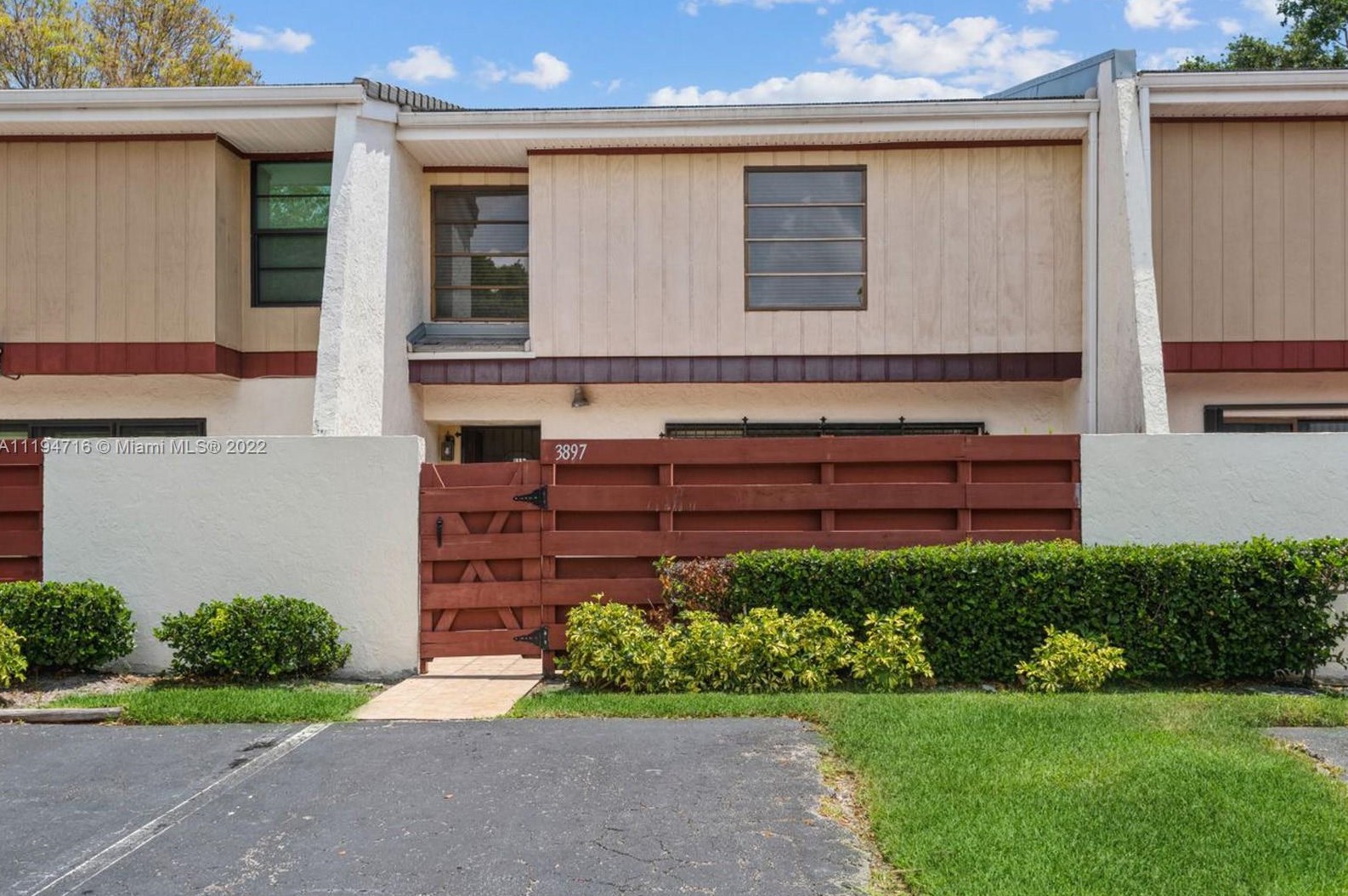 3897 Meadow Ln, Hollywood, FL 33021-2644