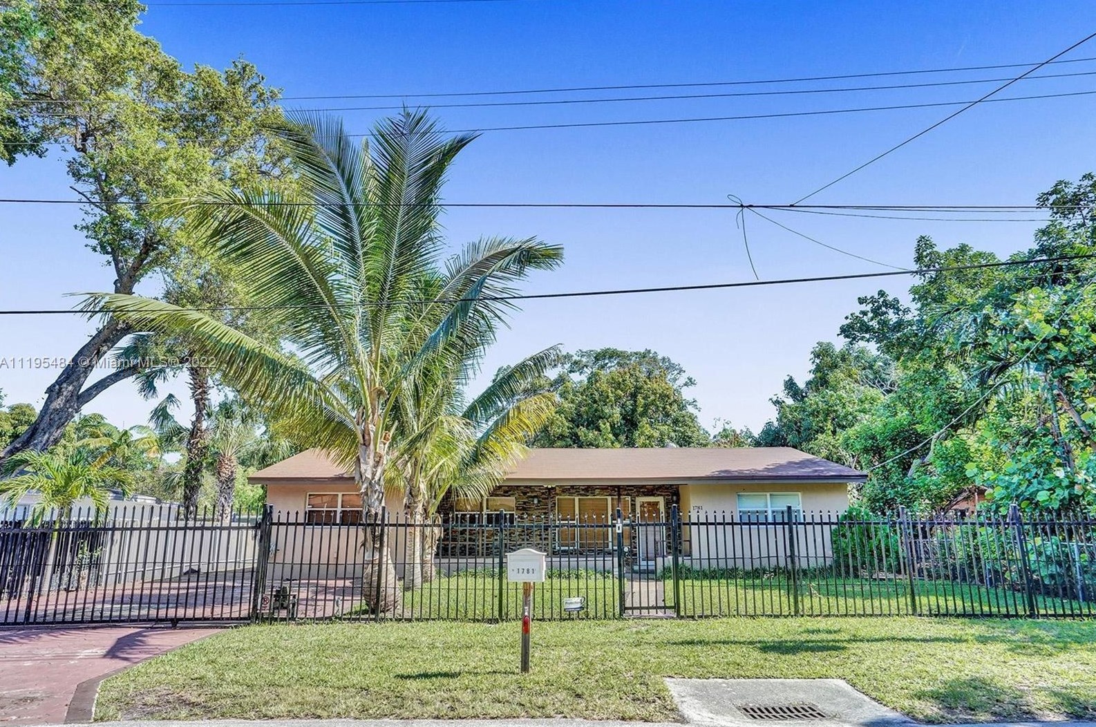 1781 145th St, Miami, FL 33181-1341