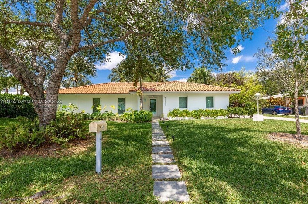 14610 Tarpon Dr, Miami, FL 33158