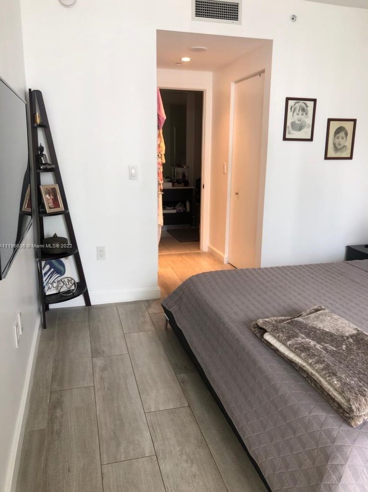 55 9th St, Miami FL  33132-1714 exterior