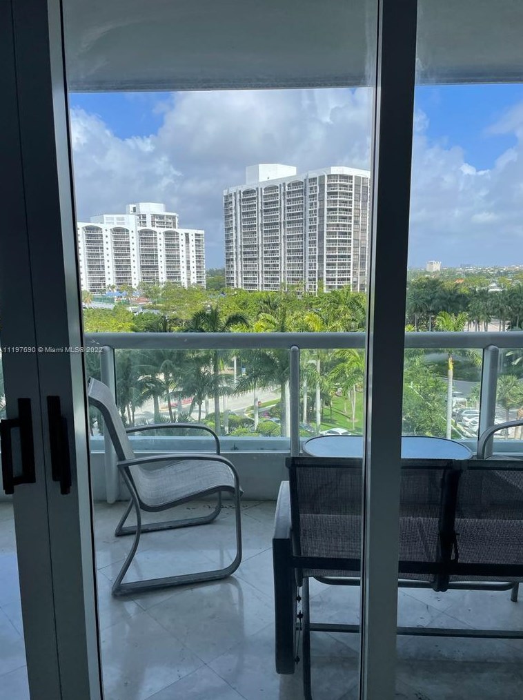 21055 Ne 37th Ave Apt 804, Miami, FL 33180