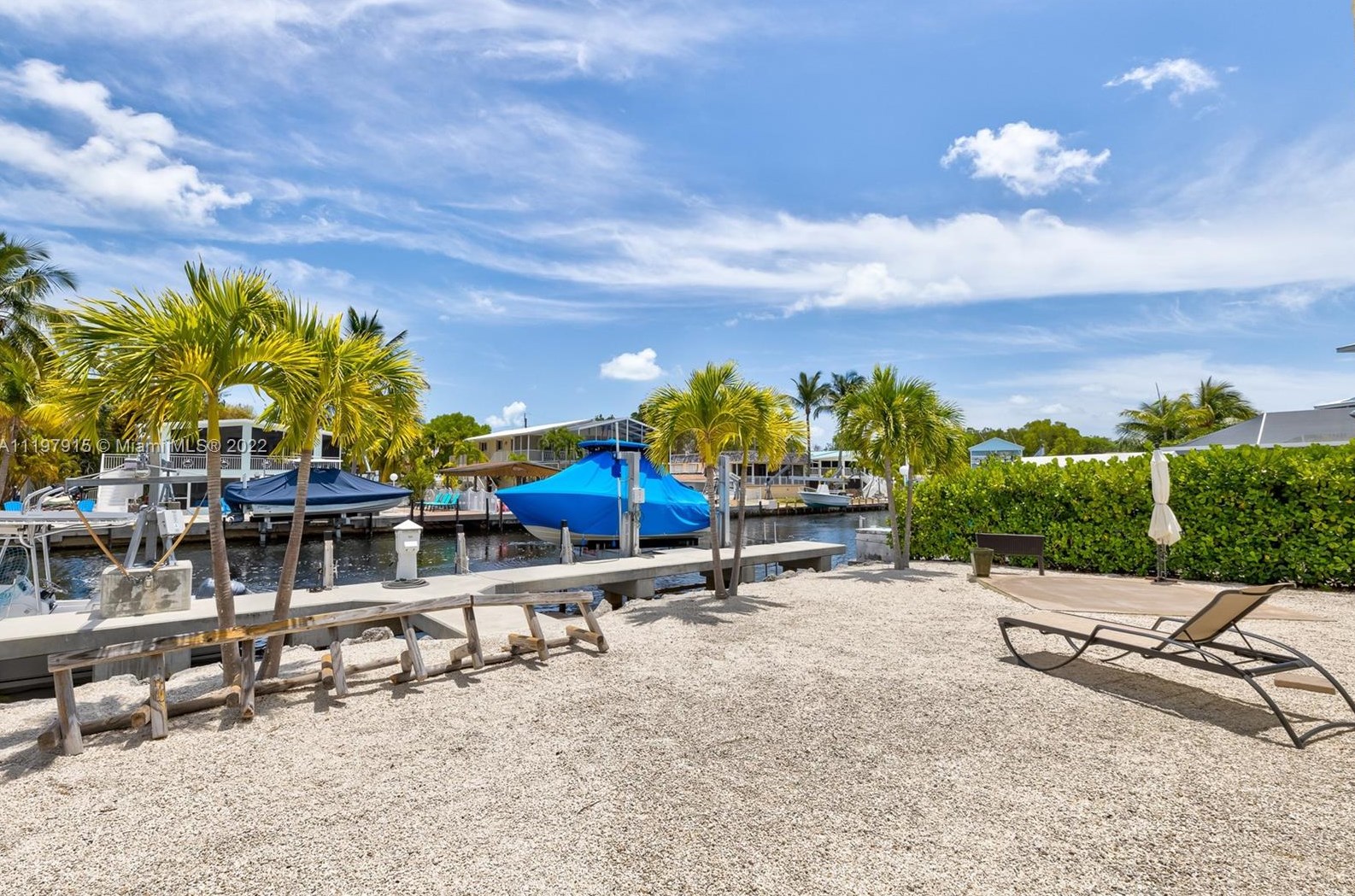 882 Ellen Dr, Key Largo, FL 33037