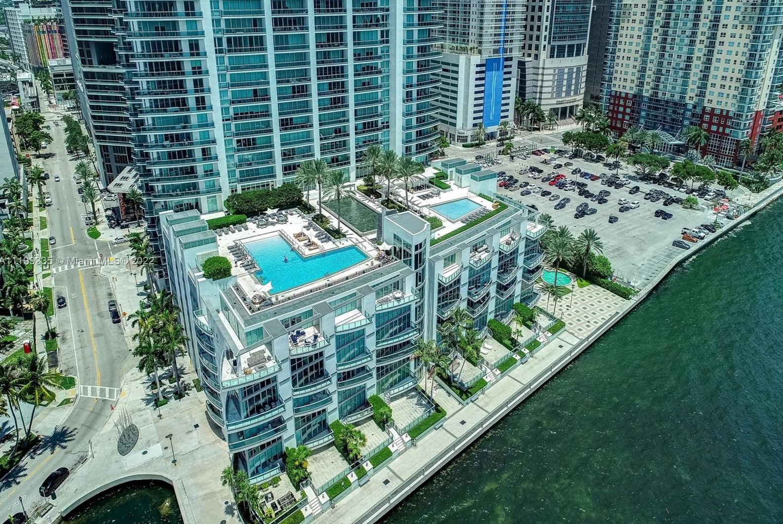 1331 Brickell Bay Dr, Miami FL  33131-3690 exterior