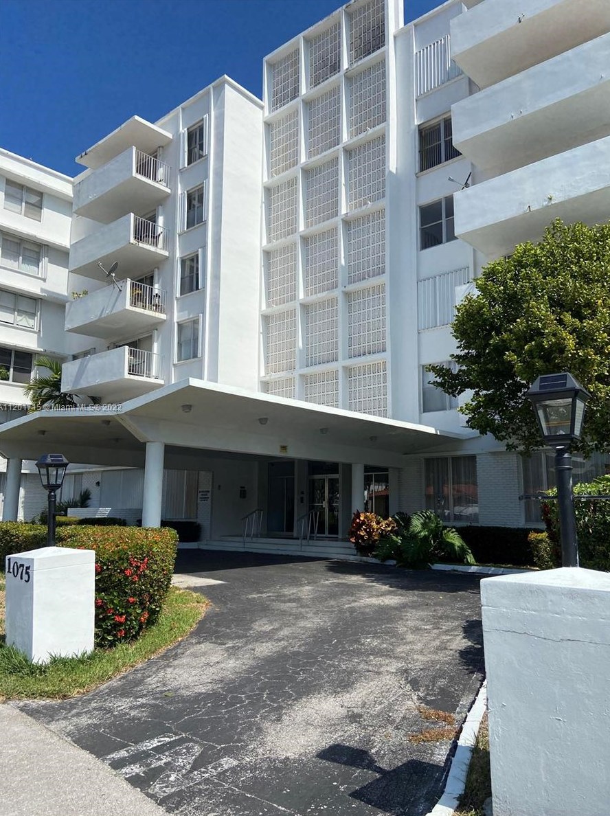 1075 92nd St #603, Miami, FL 33154