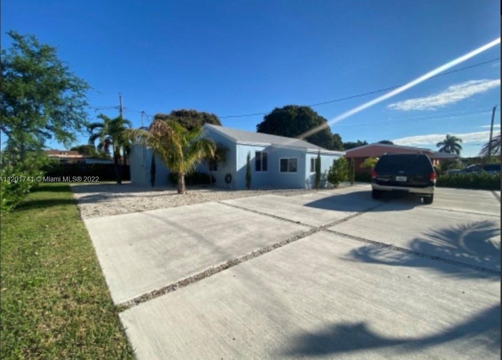 677 Se 9th Pl, Hialeah, FL 33010