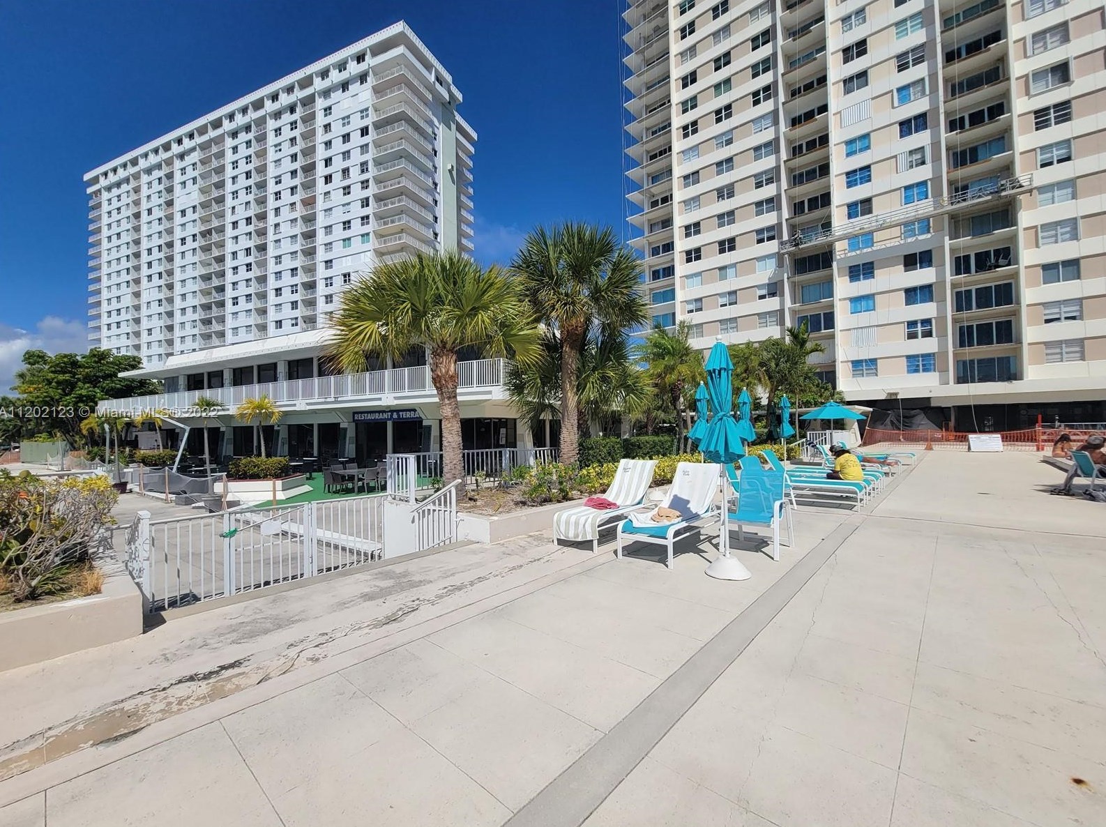 300 Bayview Dr, Miami FL 33160-4700 exterior