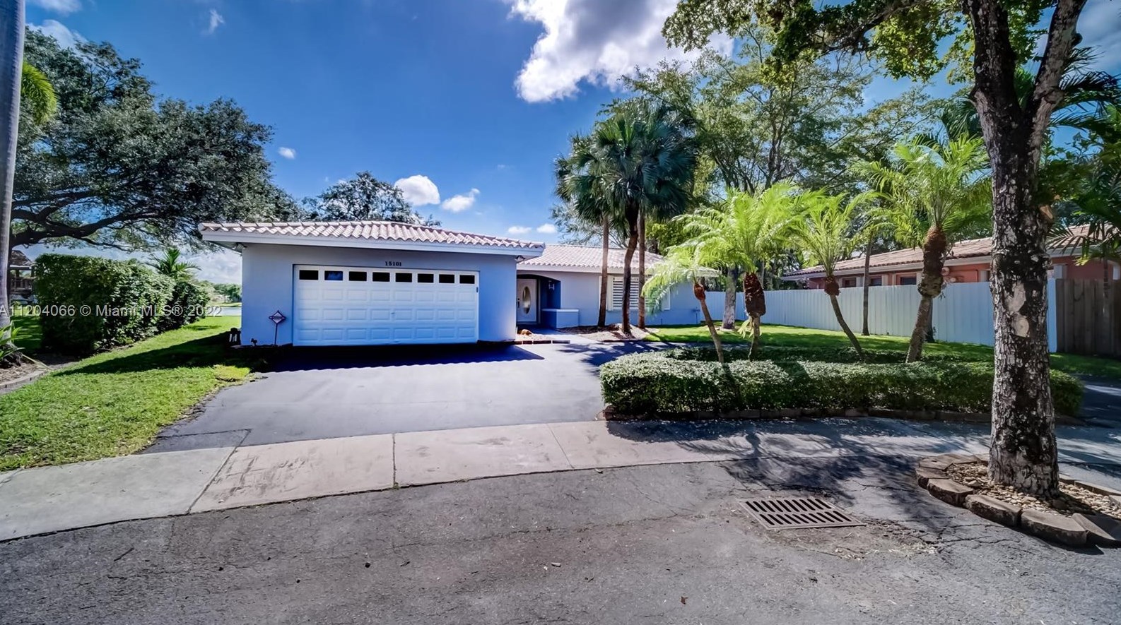15101 Falkirk Pl, Hialeah, FL 33016