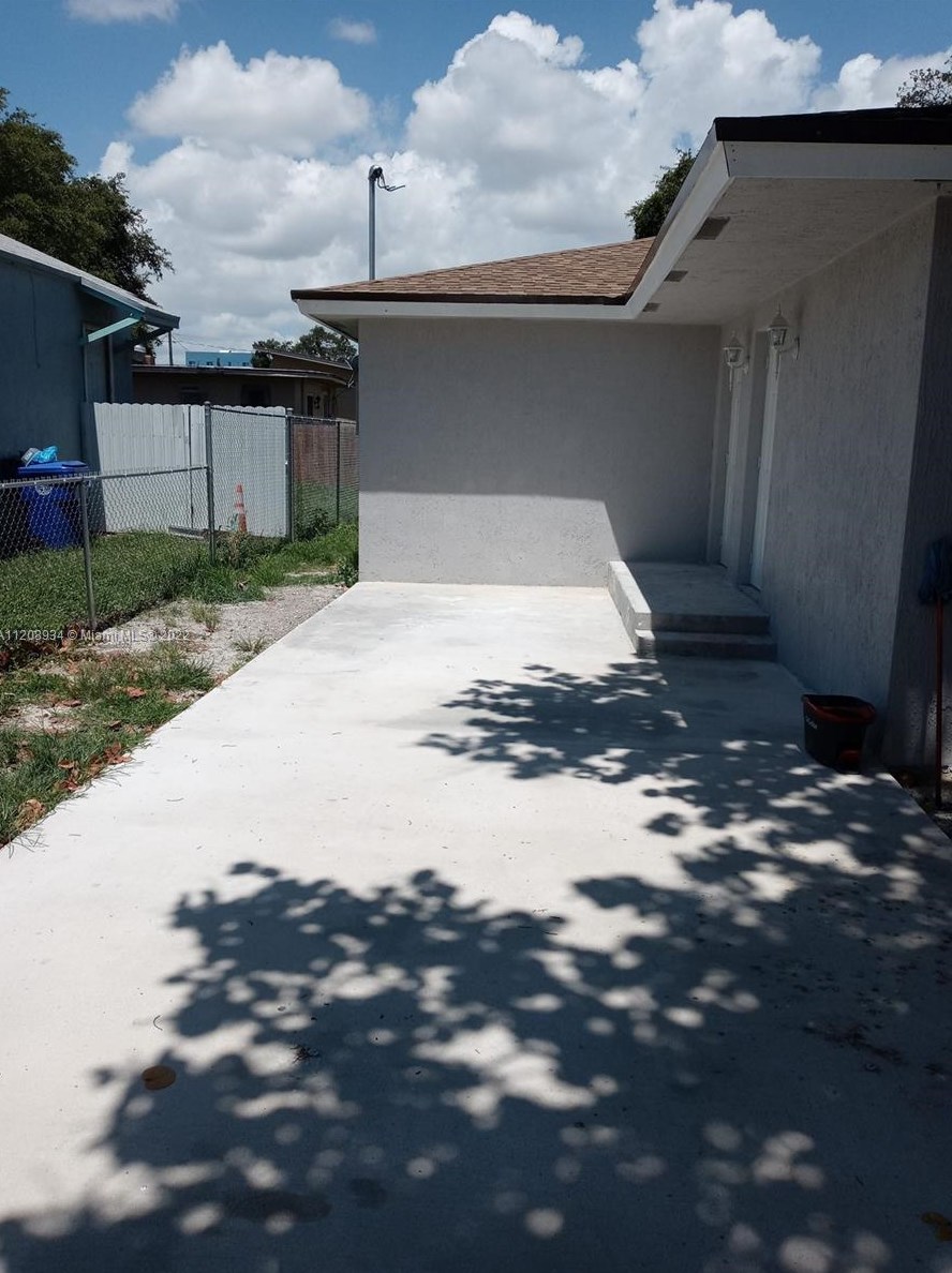 6816 5th Pl, Miami, FL 33150-3912