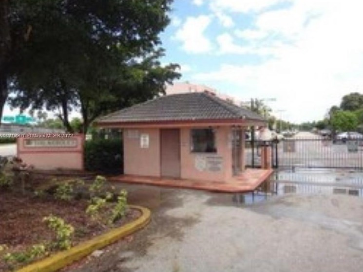 1900 W 68th St #d207, Hialeah, FL 33014