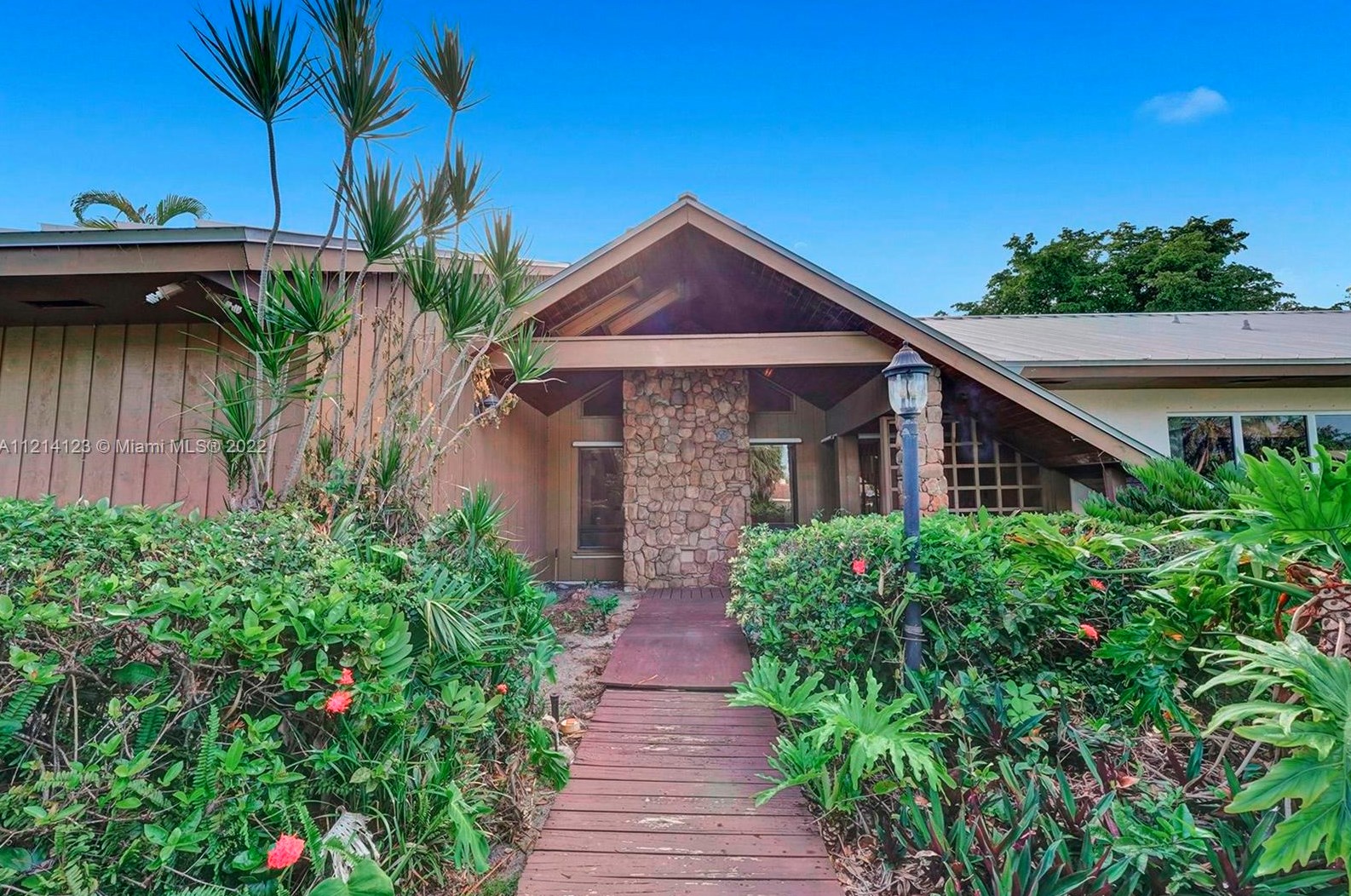 10825 77th Ct, Miami FL  33156-3728 exterior