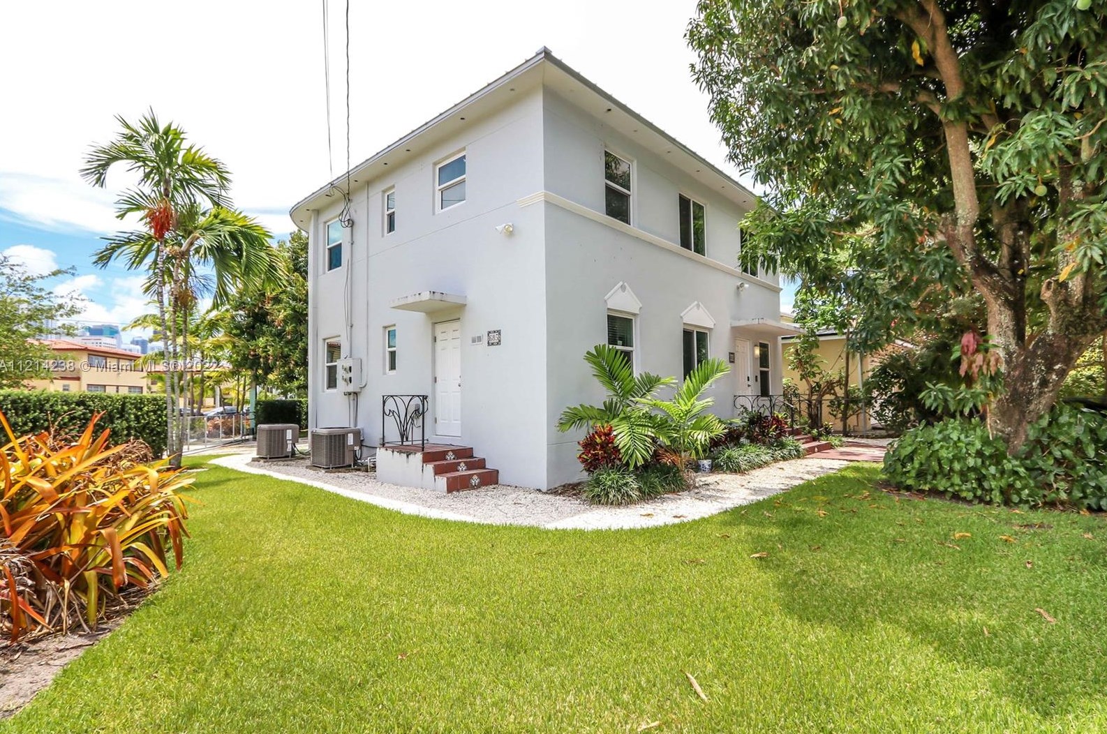 685 19th Rd, Miami, FL 33129-1317