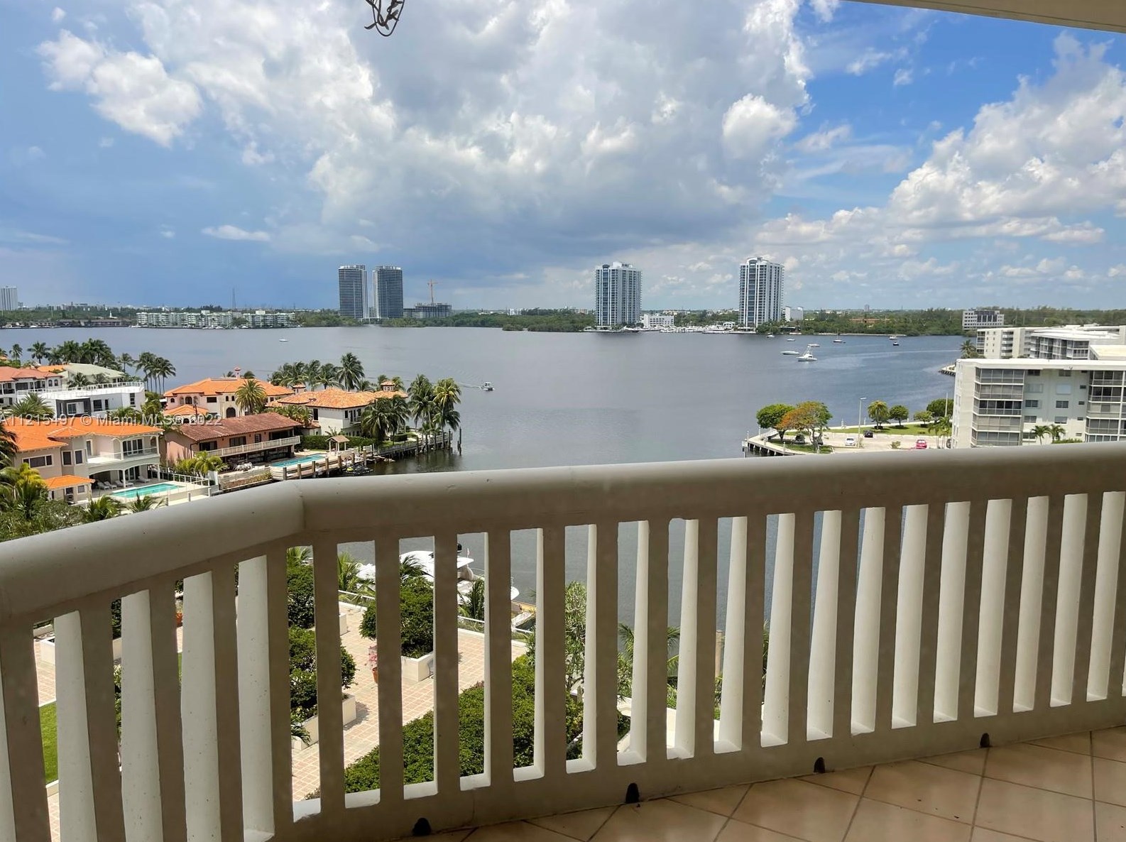 1000 E Island Blvd #902, Miami, FL 33160