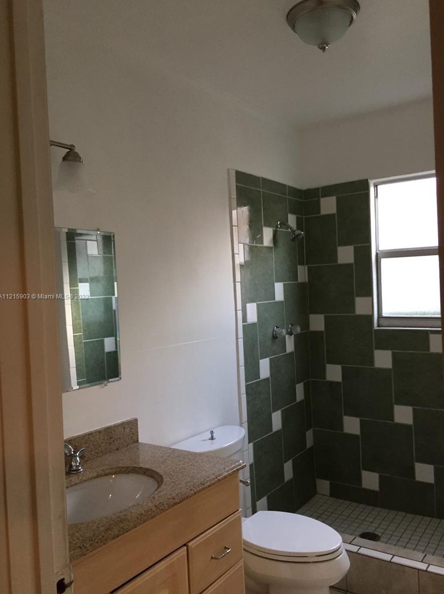 2430 25 Ter, Miami FL 33133-2007 exterior