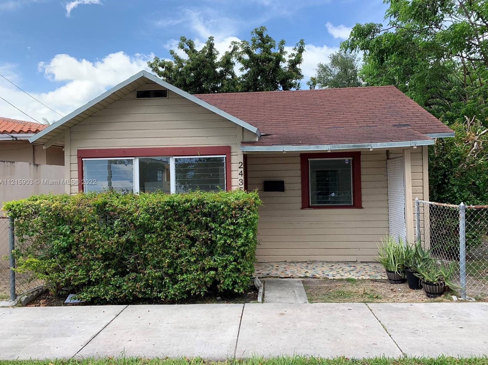 2430 25 Ter, Miami FL 33133-2007 exterior