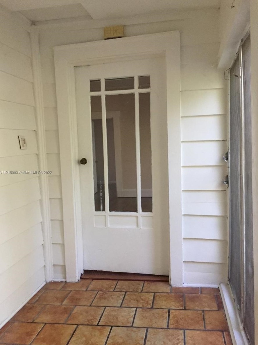 2430 25 Ter, Miami FL 33133-2007 exterior