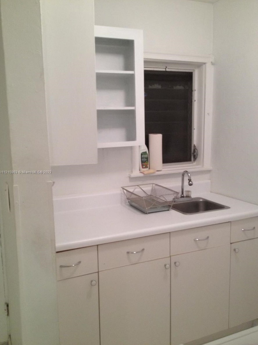 2430 25 Ter, Miami FL 33133-2007 exterior