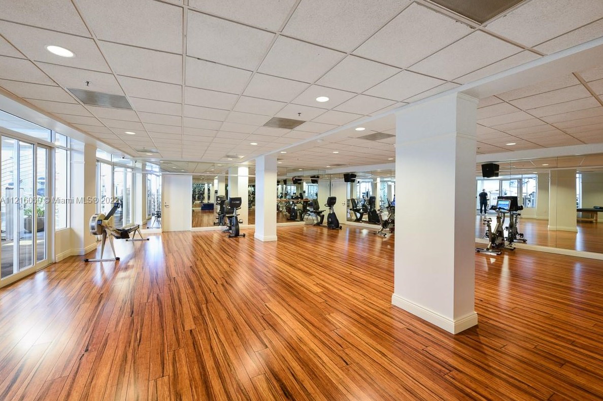 848 Brickell Key Dr, Miami FL  33131-3700 exterior