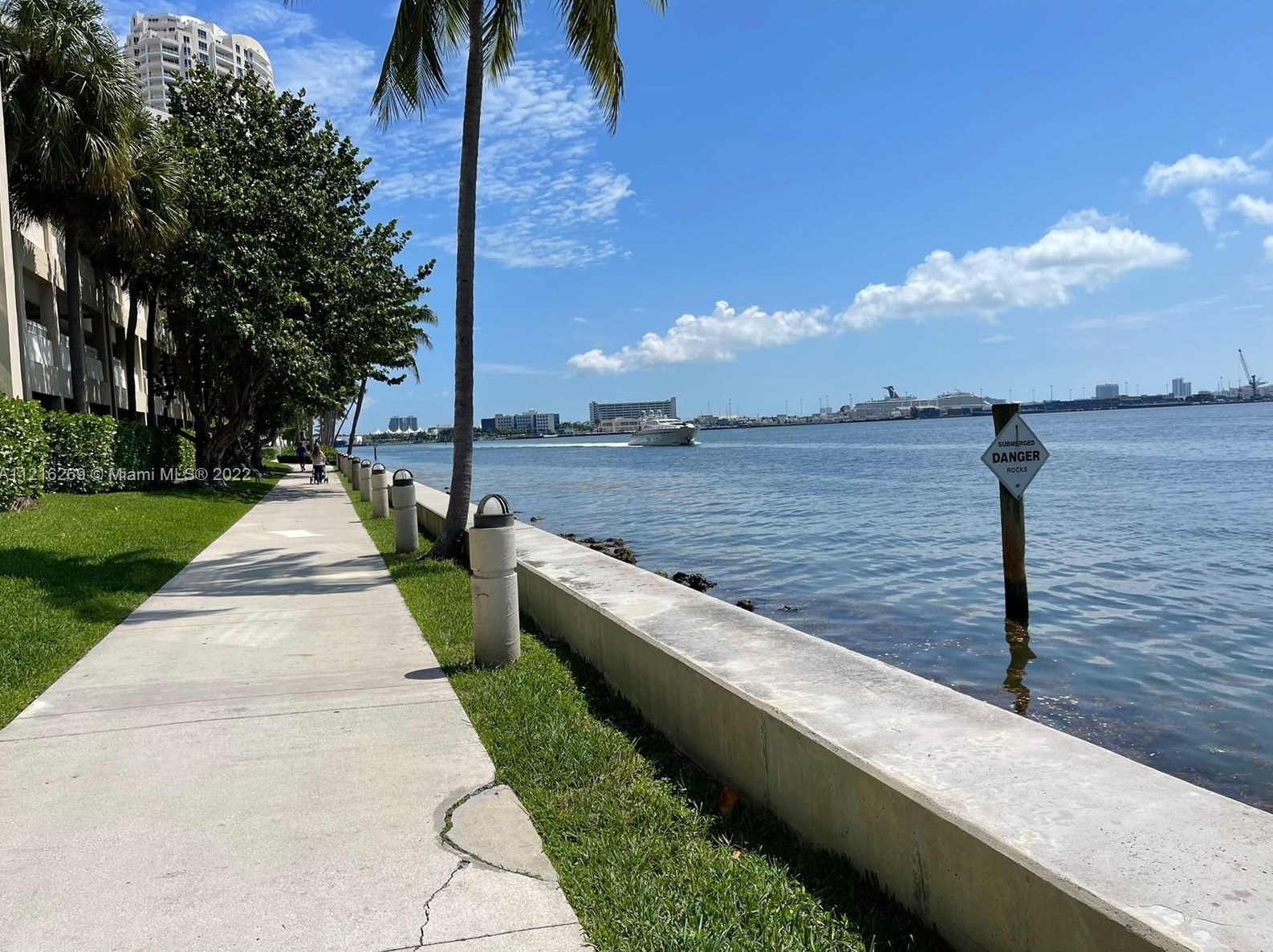 770 Claughton Island Dr, Miami FL  33131-2451 exterior