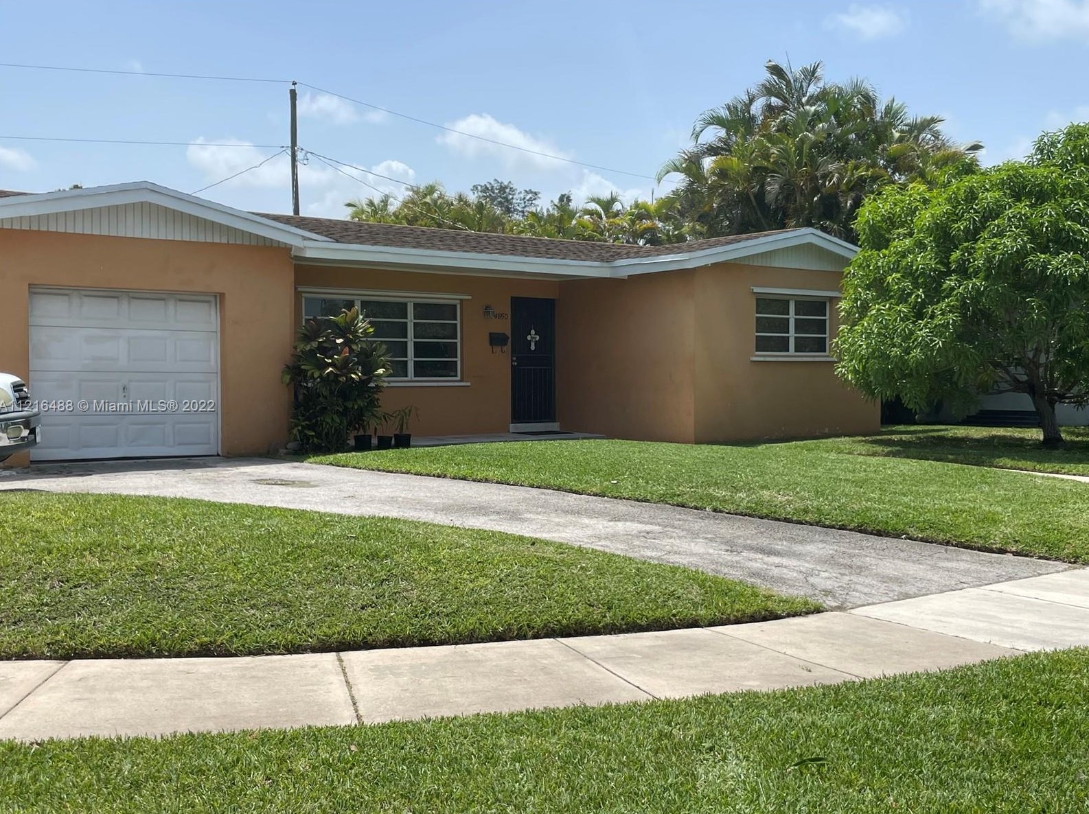14850 Robinson St, Miami, FL 33176-7456