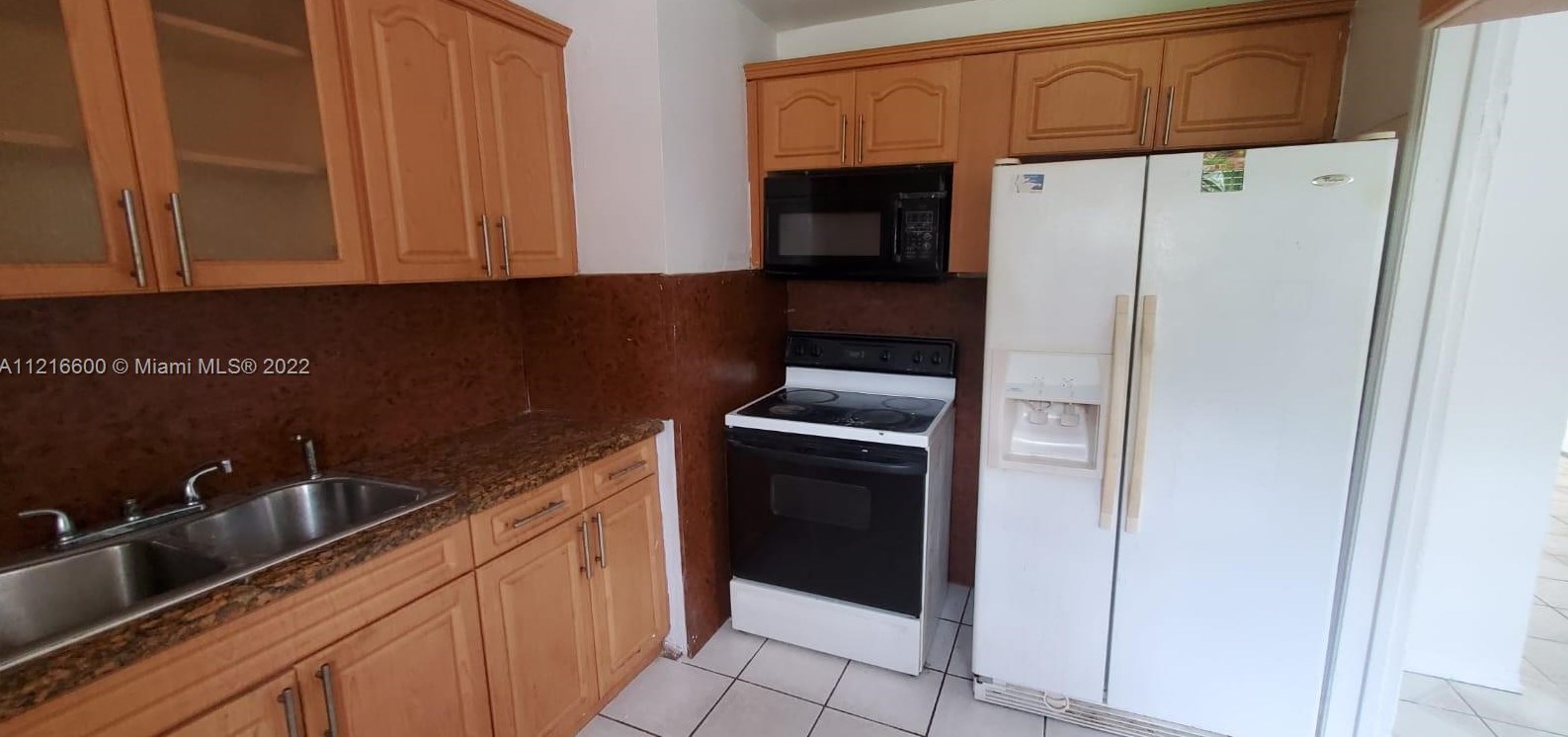 181 Nw 89th St #181, Miami, FL 33150