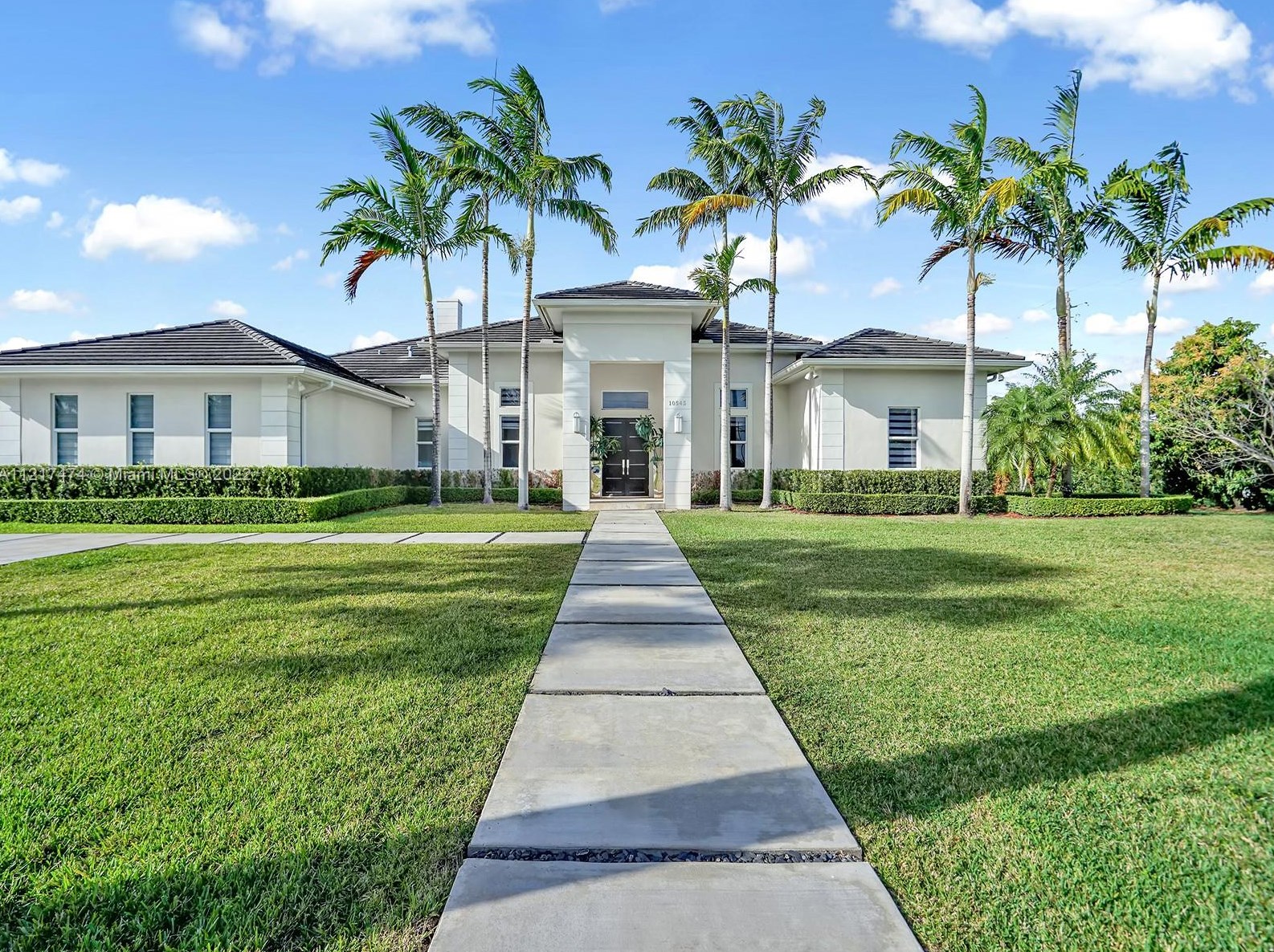 10545 60th St, Miami, FL 33173-2829