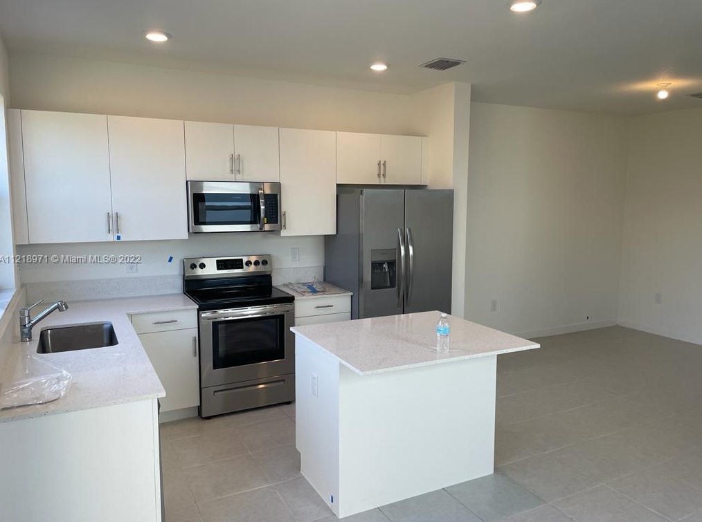 945 Ne 211th St #7301, Miami, FL 33179