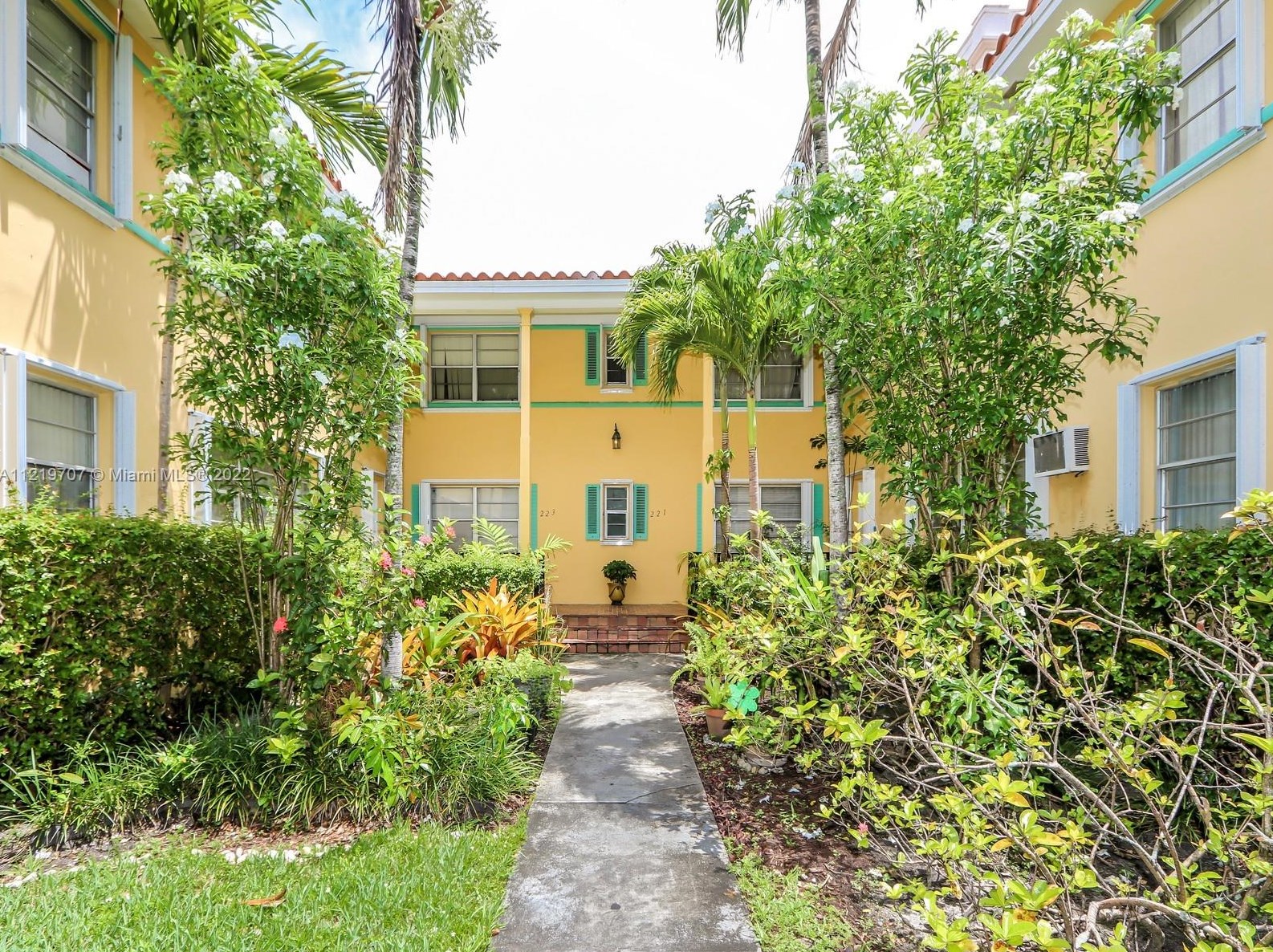 221 Sidonia Ave #2, Miami, FL 33134