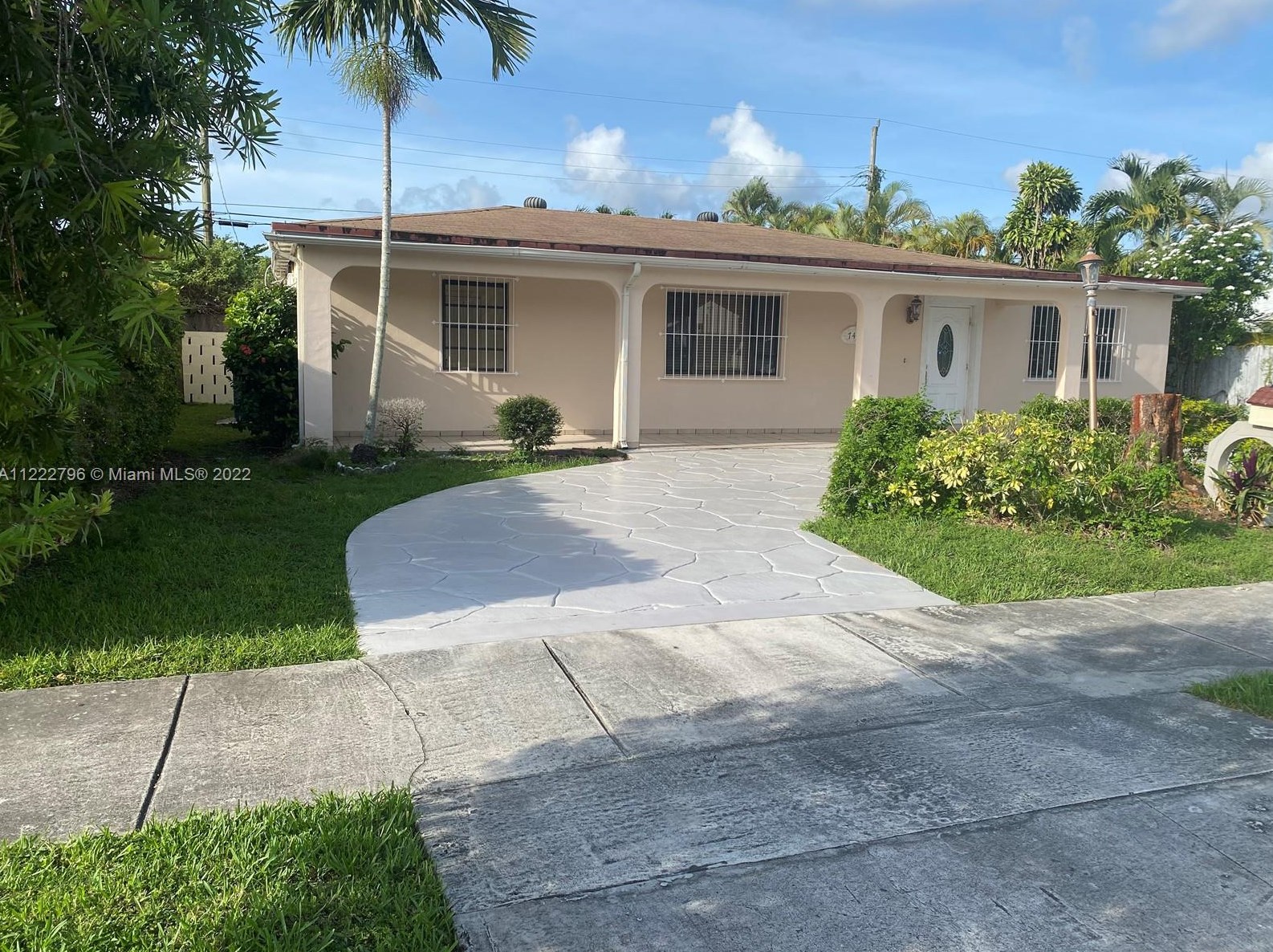 7460 31st St, Miami, FL 33155-2760