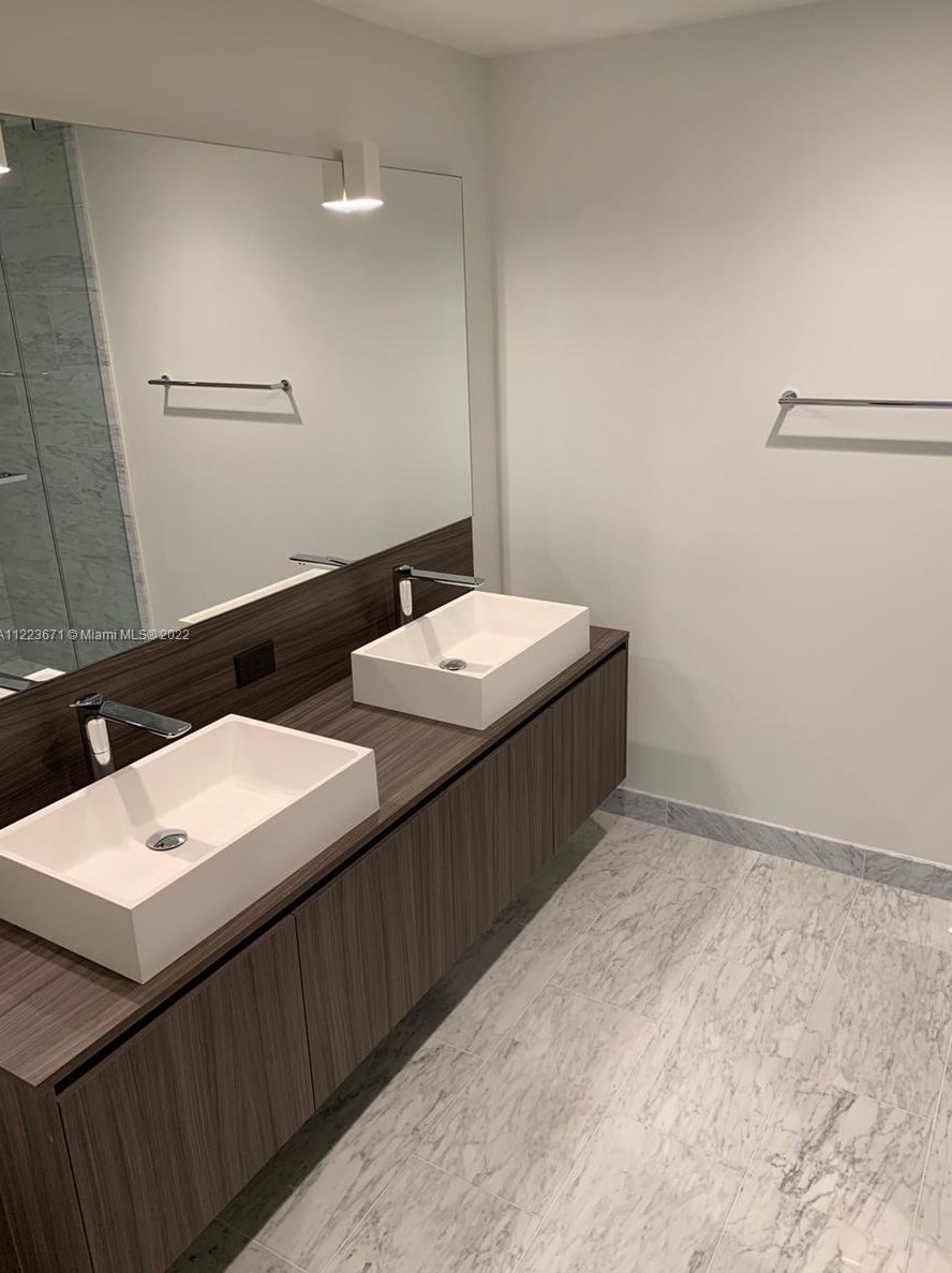 1000 Brickell Plaza #2107, Miami, FL 33131