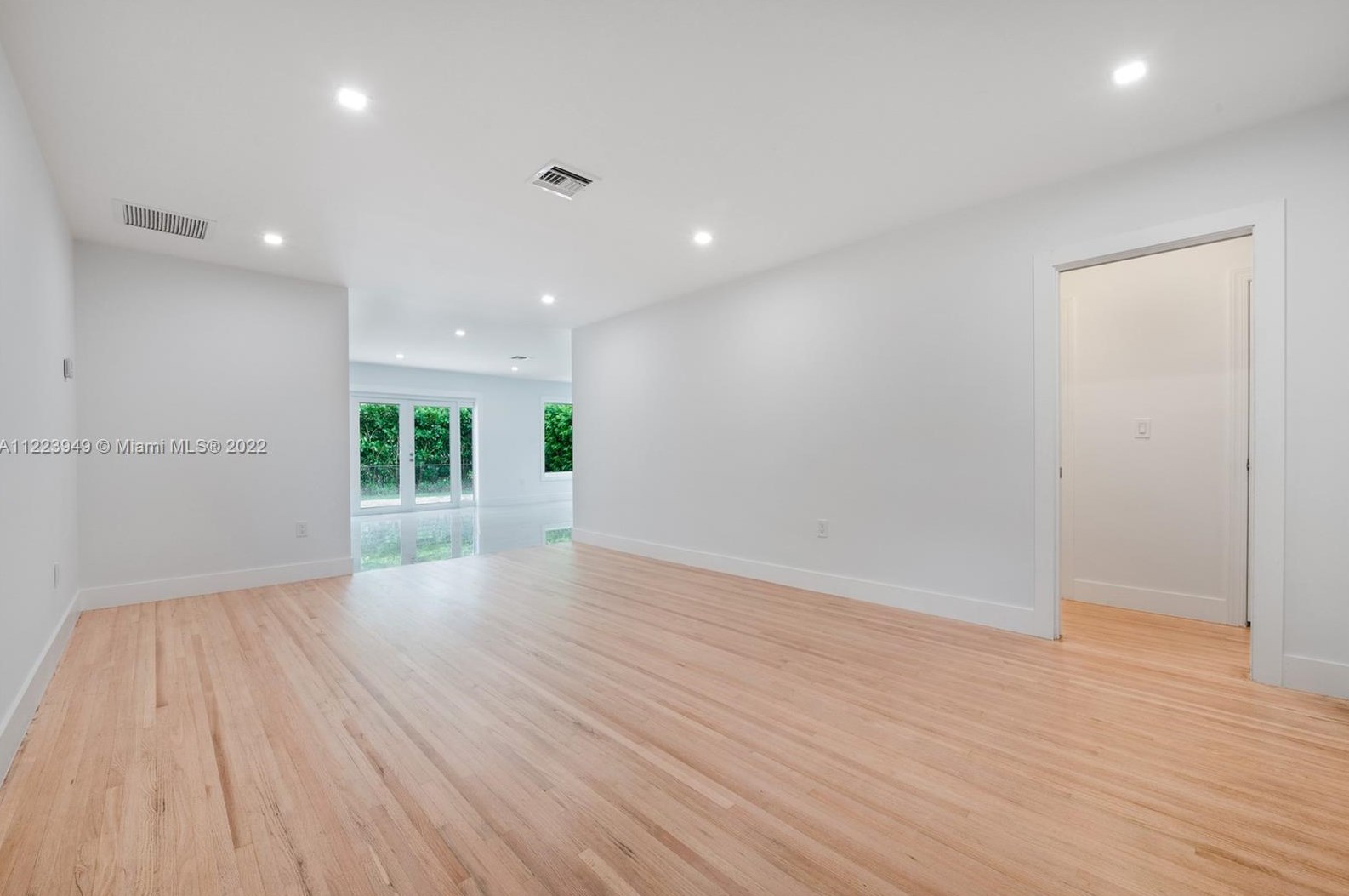 1511 Robbia Ave, Miami, FL 33146-1925