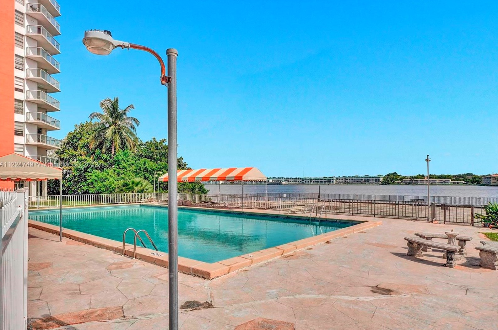 1351 Miami Gardens Dr, Miami FL 33179-4719 exterior