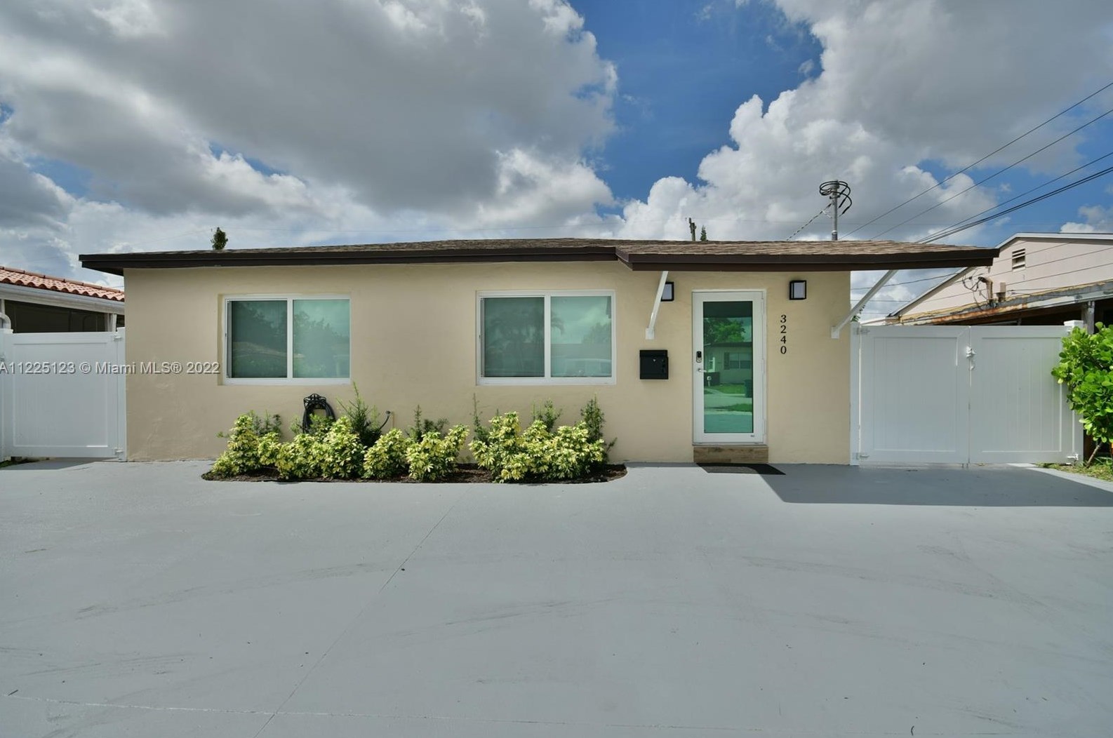 3240 14th Ter, Miami FL  33125-1806 exterior