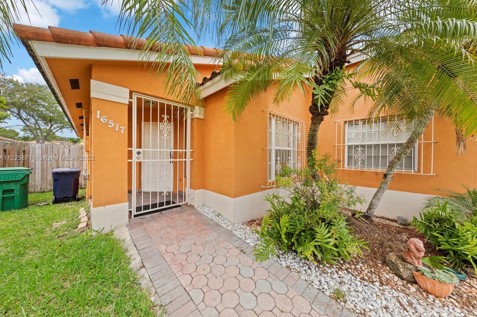 16517 98th Ter, Miami, FL 33196-5804