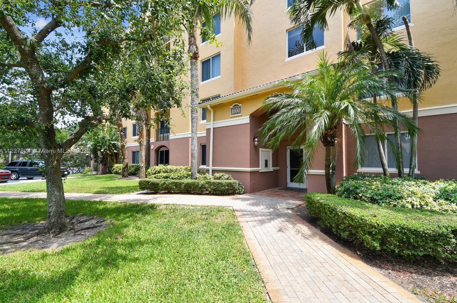 1000 Scotia Dr, Lake Worth FL 33462-7036 exterior