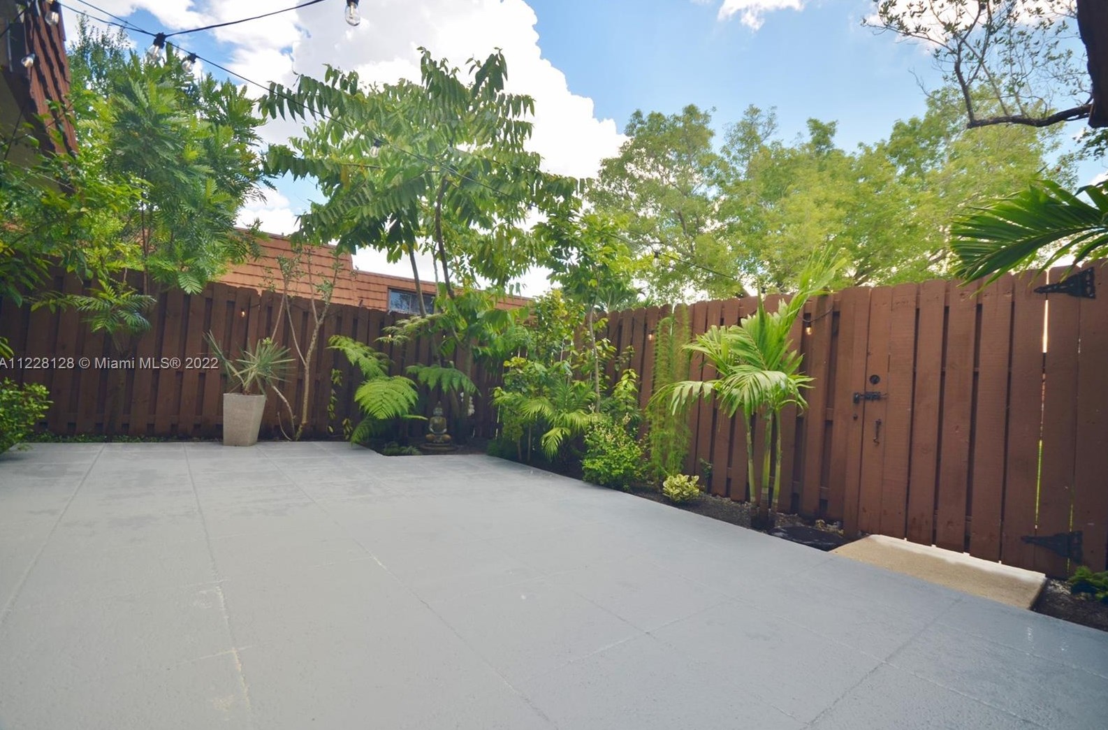 4061 Wimbledon Dr, Hollywood, FL 33026-1134