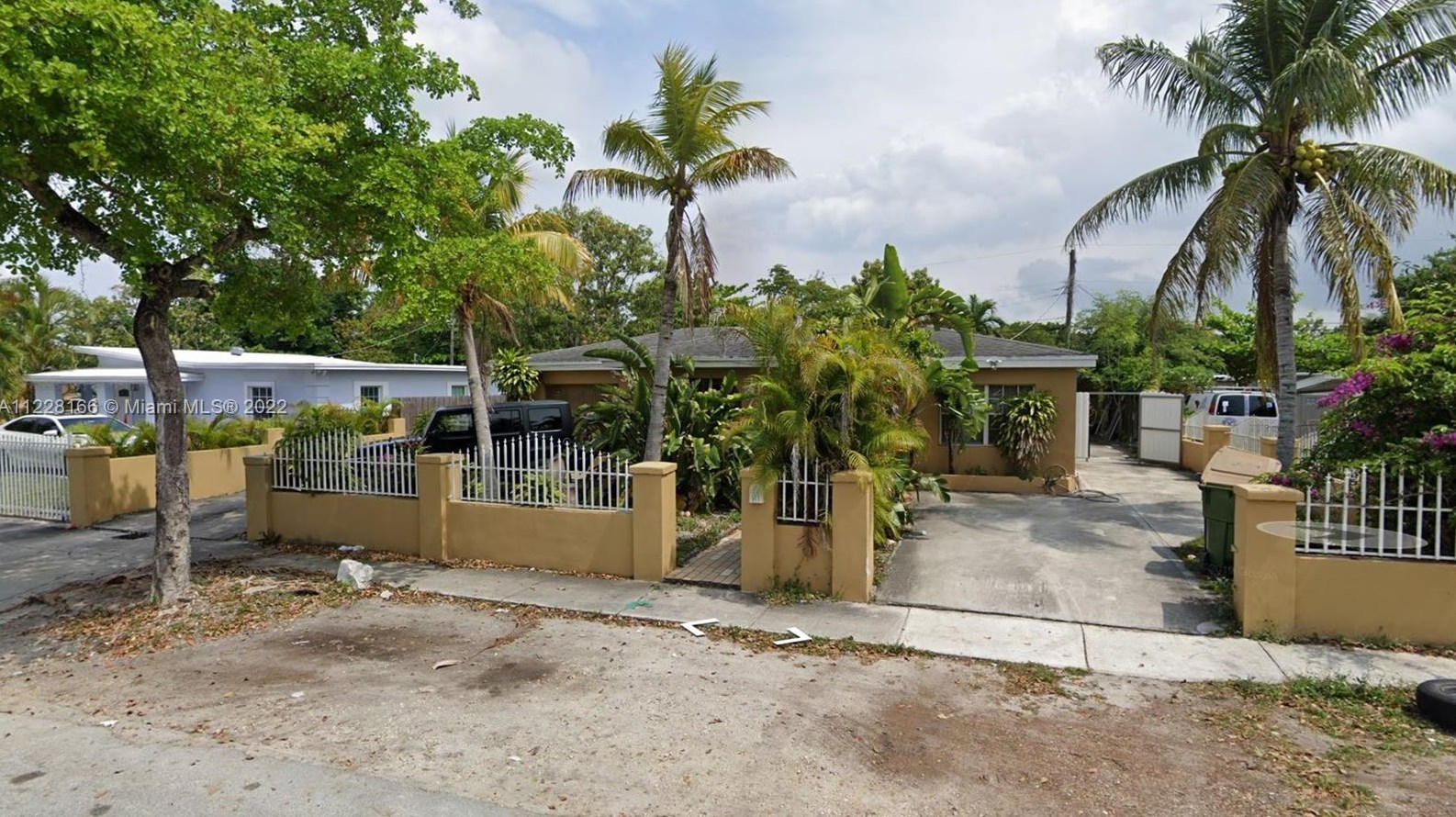 13745 3rd Ave, Miami, FL 33168-4049