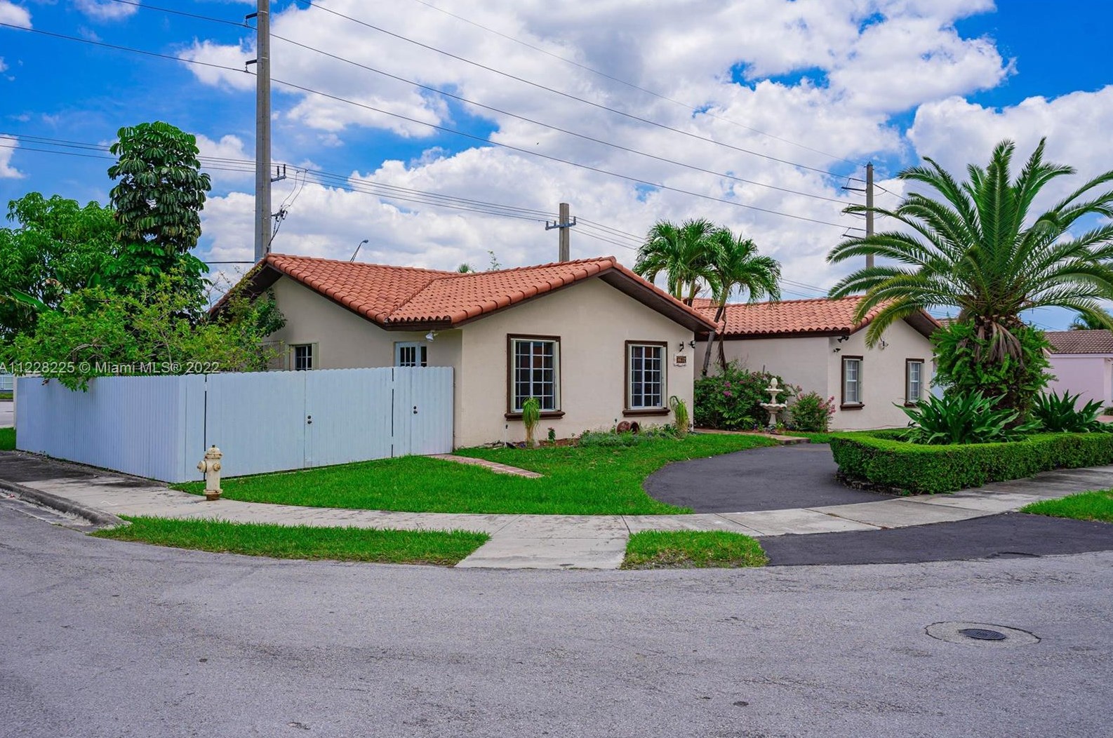 10355 8th Ter, Miami, FL 33174-2703