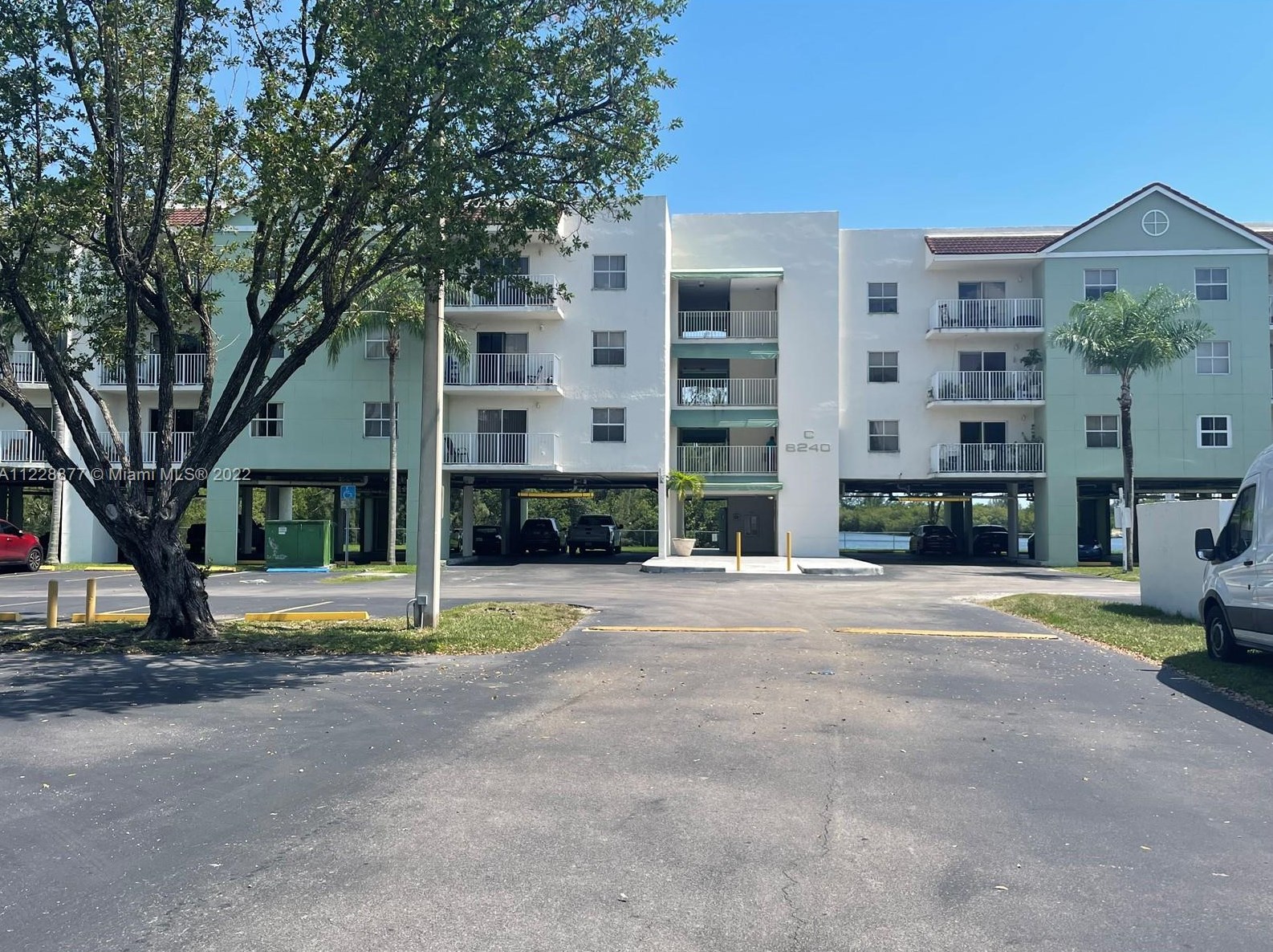 8240 Sw 210th St #101, Miami, FL 33189