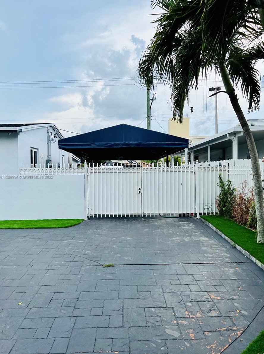 599 W 46th Pl, Hialeah, FL 33012