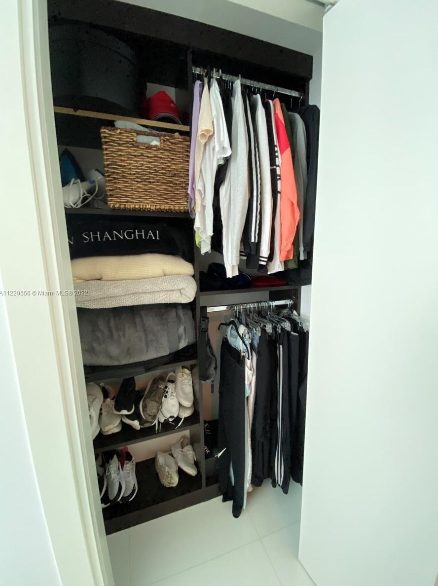 200 Biscayne Boulevard Way, Miami FL 33131-2154 exterior